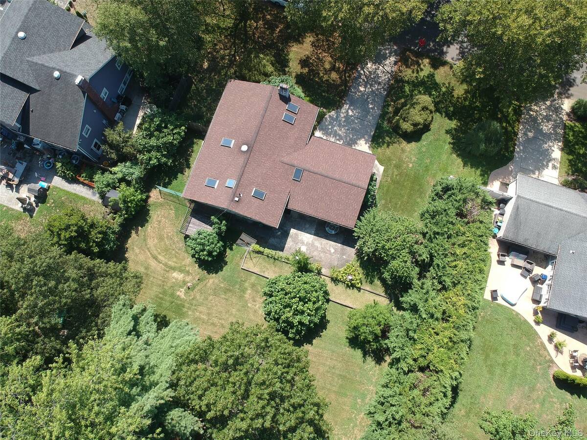 #1 photo, 42 Lauren Avenue, サフォーク郡 Dix Hills , NY 11746