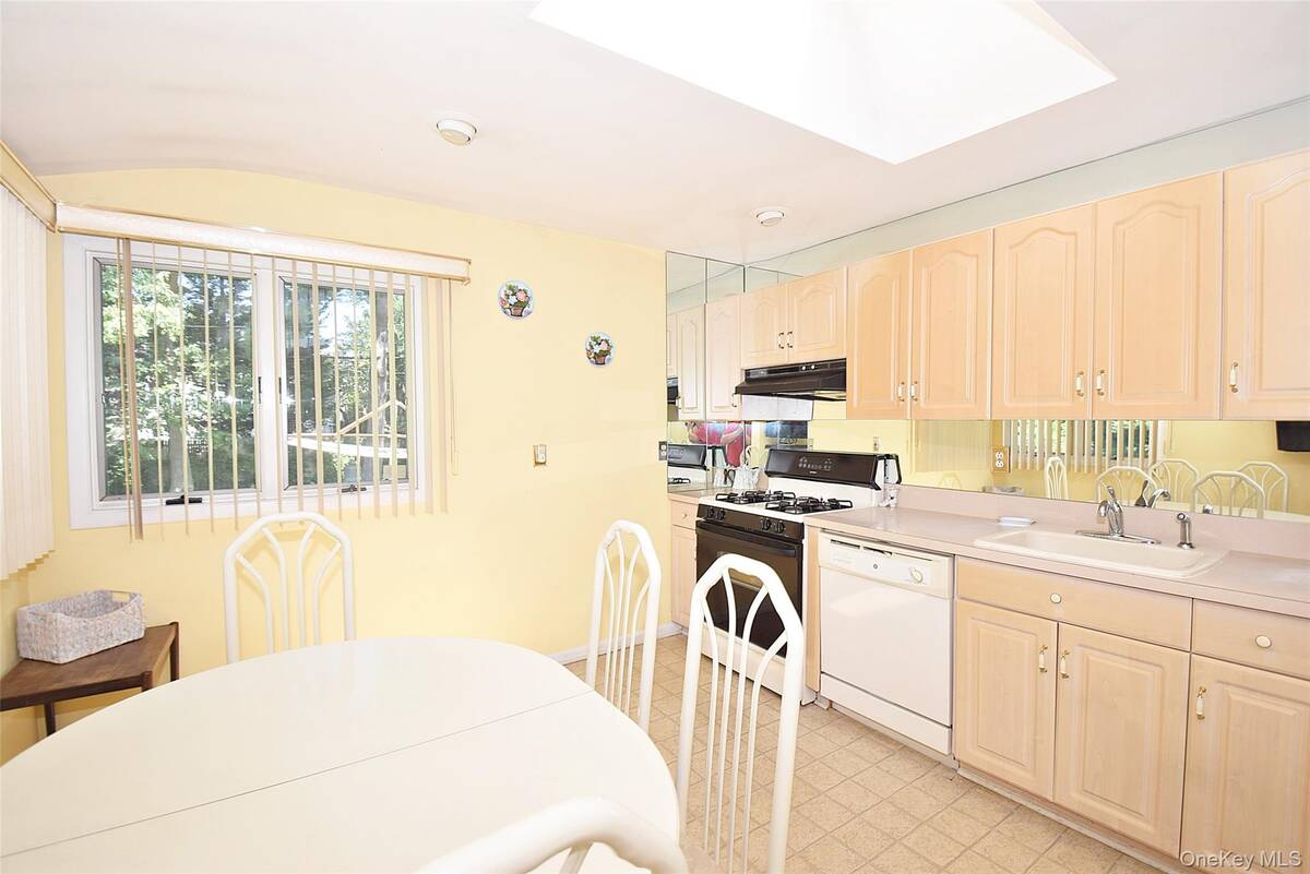 #16 photo, 42 Lauren Avenue, サフォーク郡 Dix Hills , NY 11746