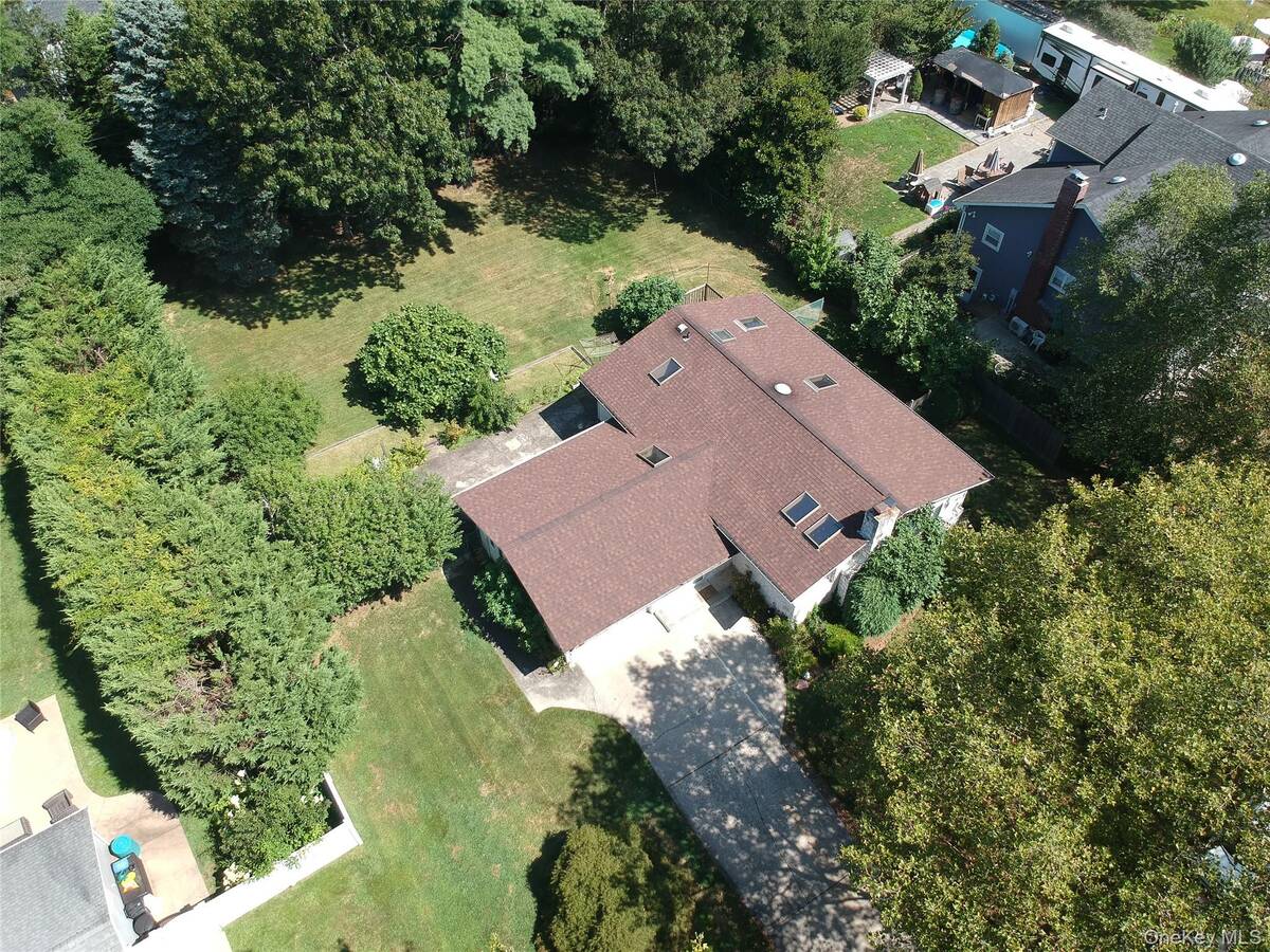 #4 photo, 42 Lauren Avenue, サフォーク郡 Dix Hills , NY 11746