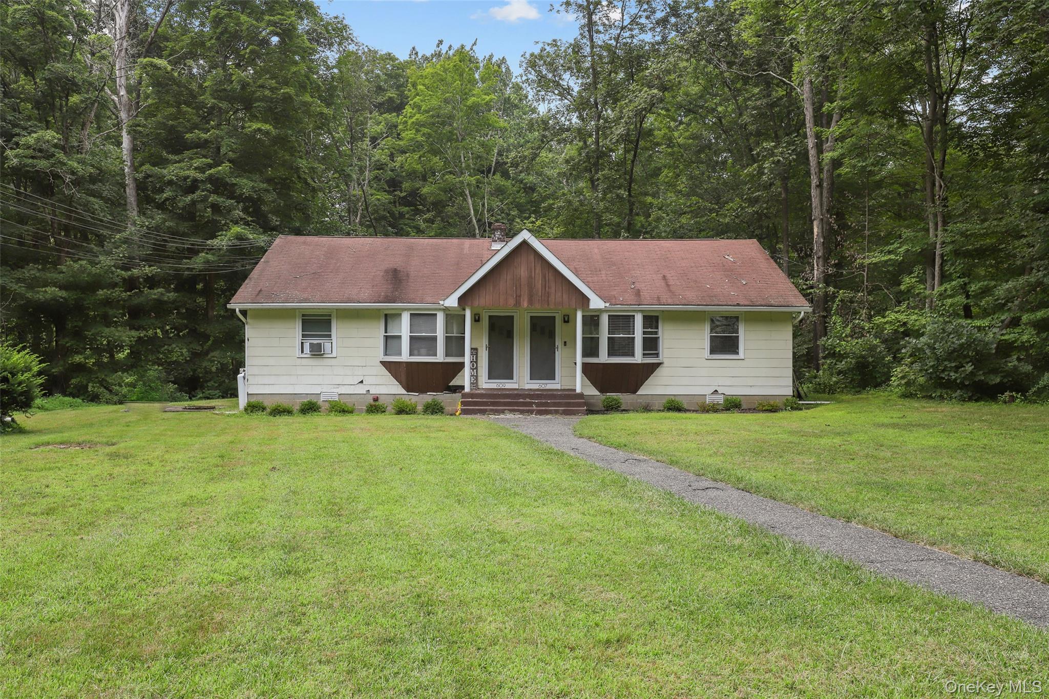 #1 photo, 607-609 Towners Court, Carmel , NY 10512