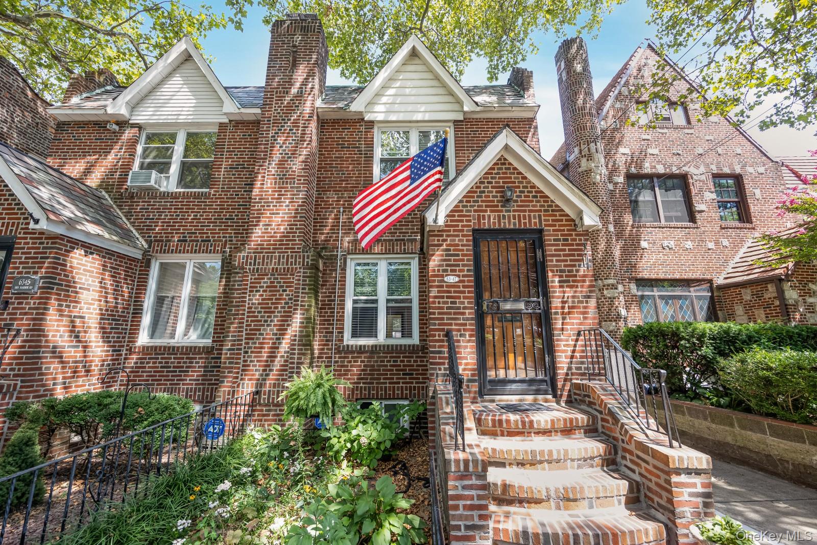 #1 photo, 63-47 Dry Harbor Road, कुईंस Middle Village , NY 11379