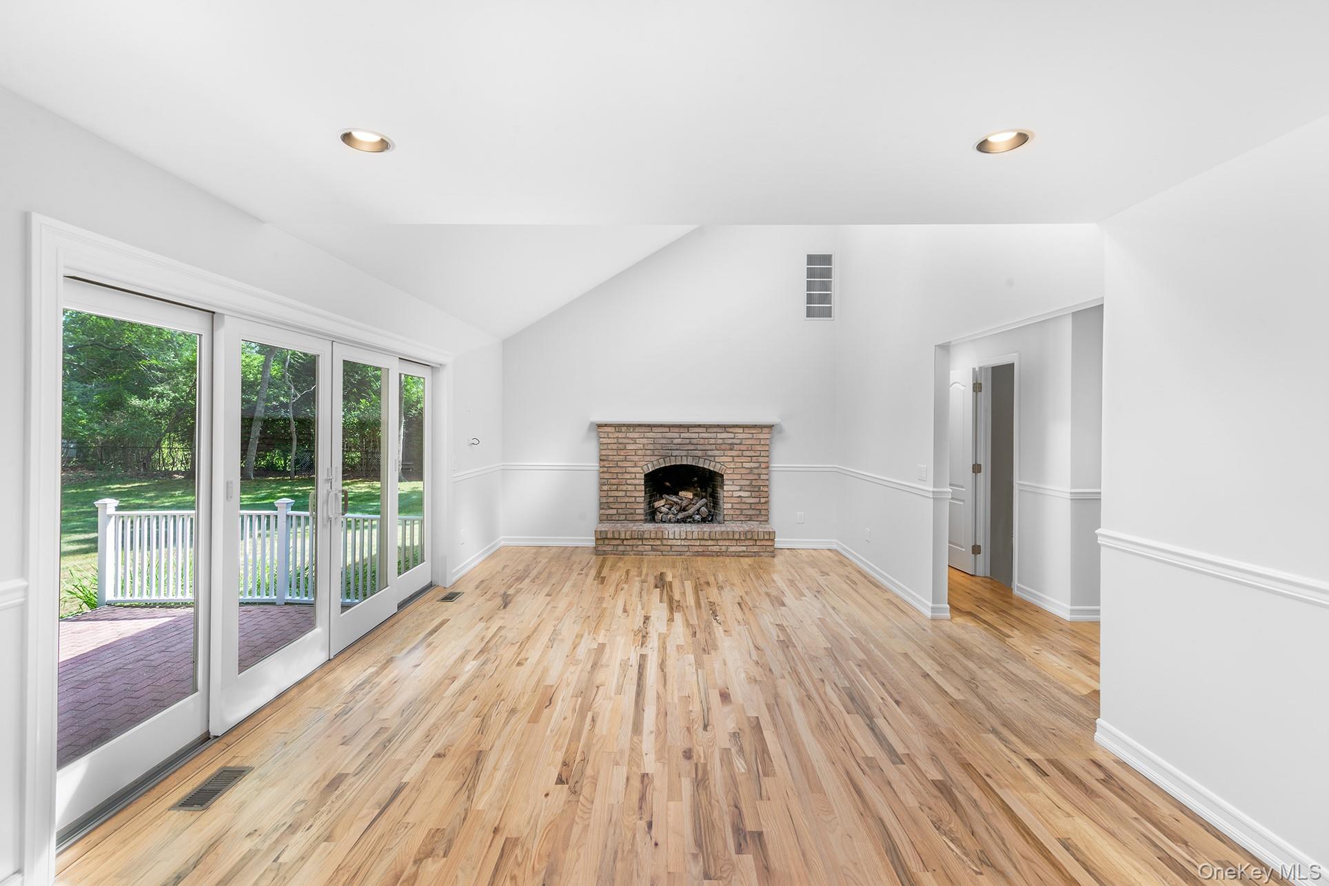 #8 photo, 138A Montauk Highway, サフォーク郡 Westhampton , NY 11977