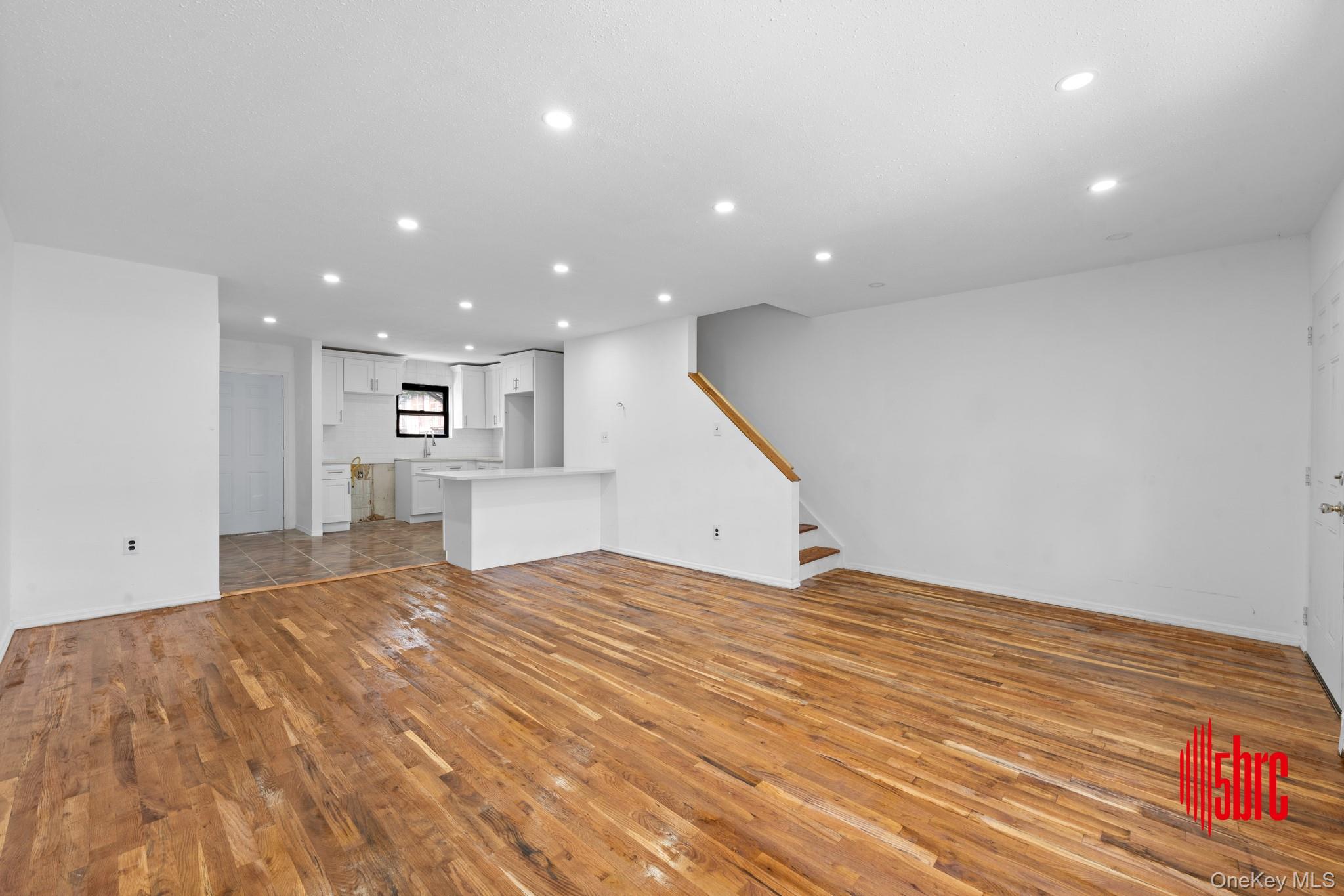 #2 photo, 559 Cleveland Street, ブルックリン区 Brooklyn , NY 11208