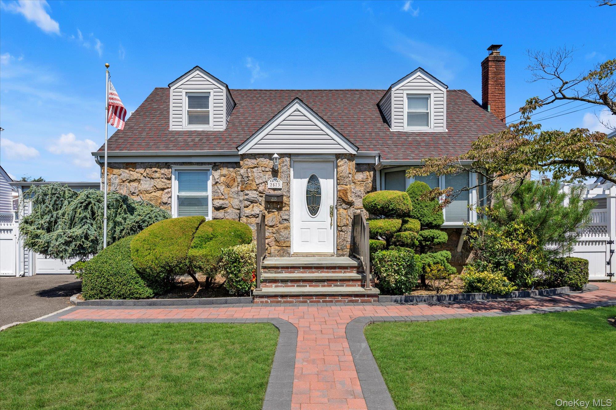 #1 photo, 2573 7th Avenue, नासाउ काउंटी East Meadow , NY 11554