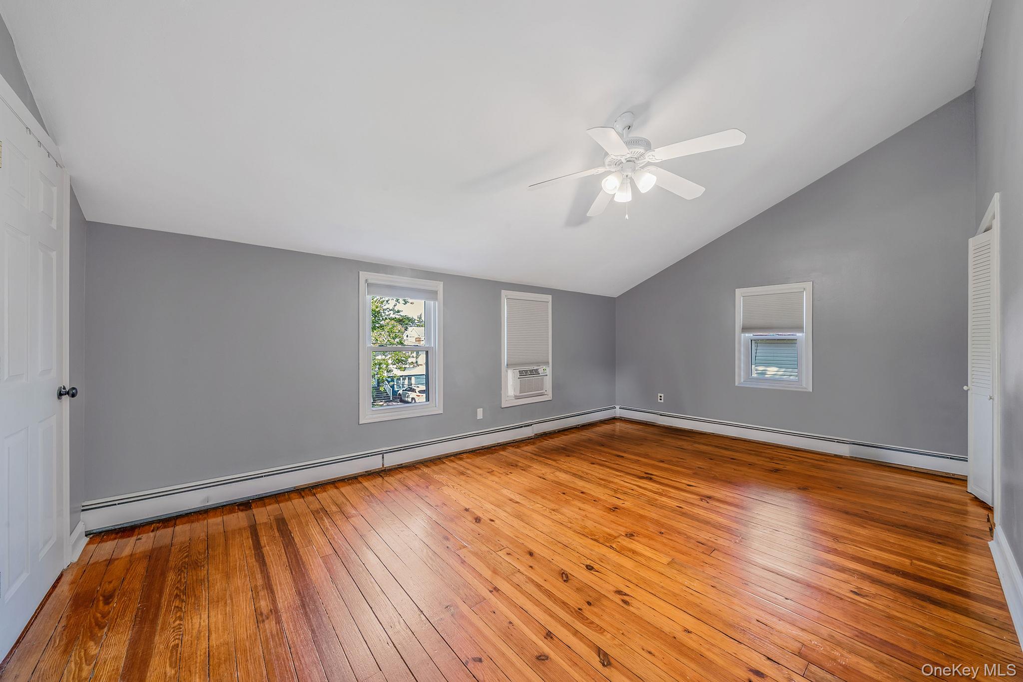 #13 photo, 301 Center Bay Drive, サフォーク郡 West Islip , NY 11795