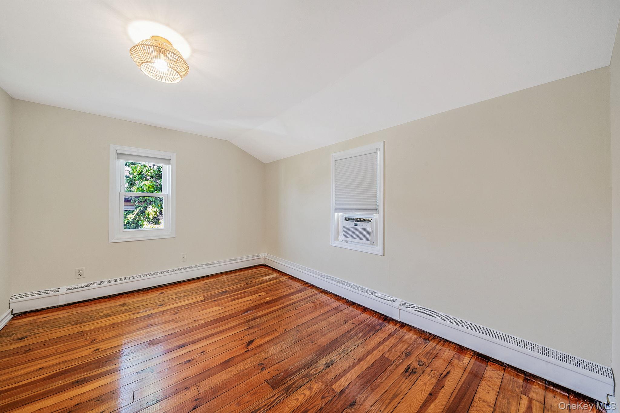 #14 photo, 301 Center Bay Drive, サフォーク郡 West Islip , NY 11795