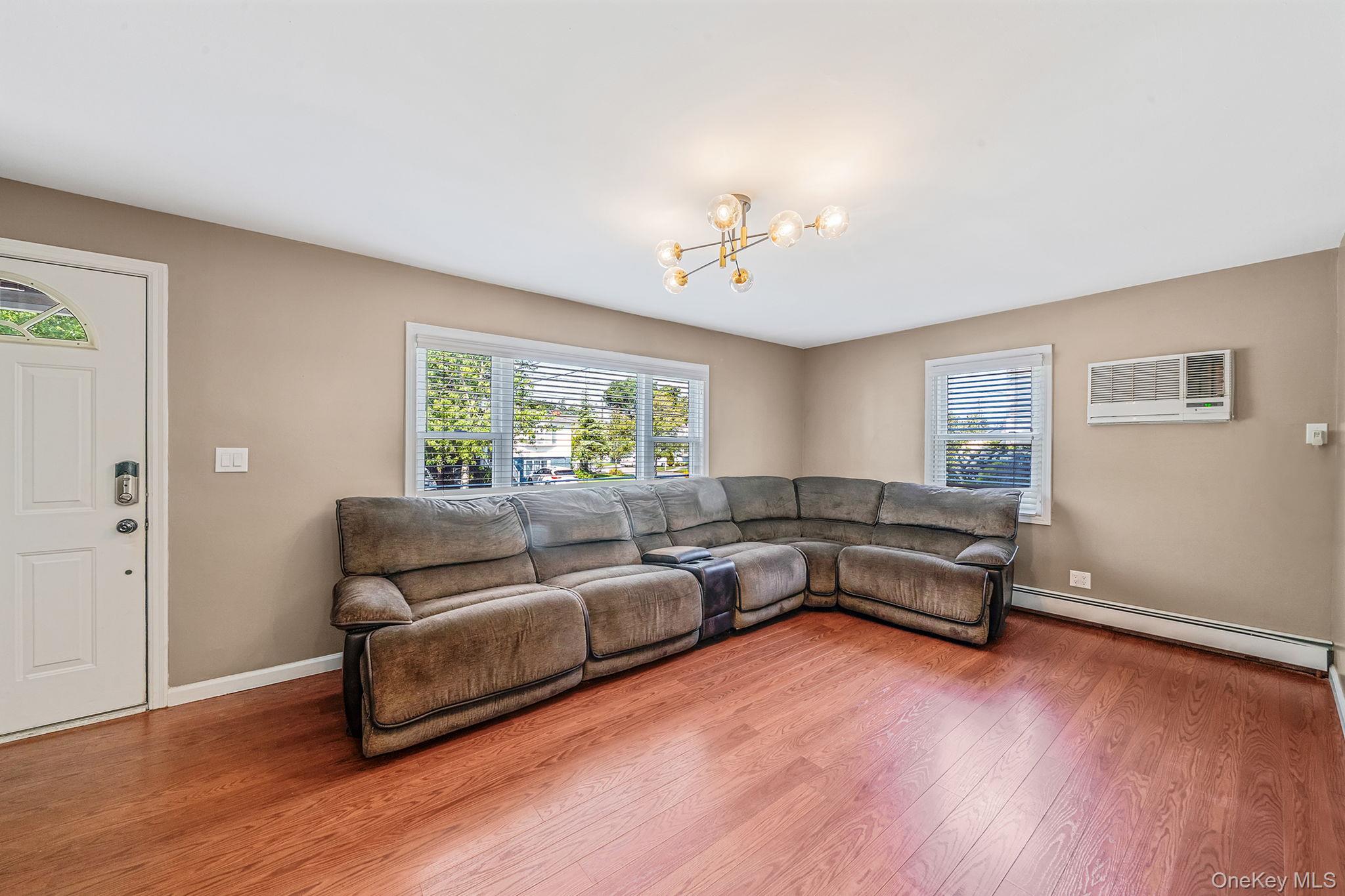 #4 photo, 301 Center Bay Drive, サフォーク郡 West Islip , NY 11795