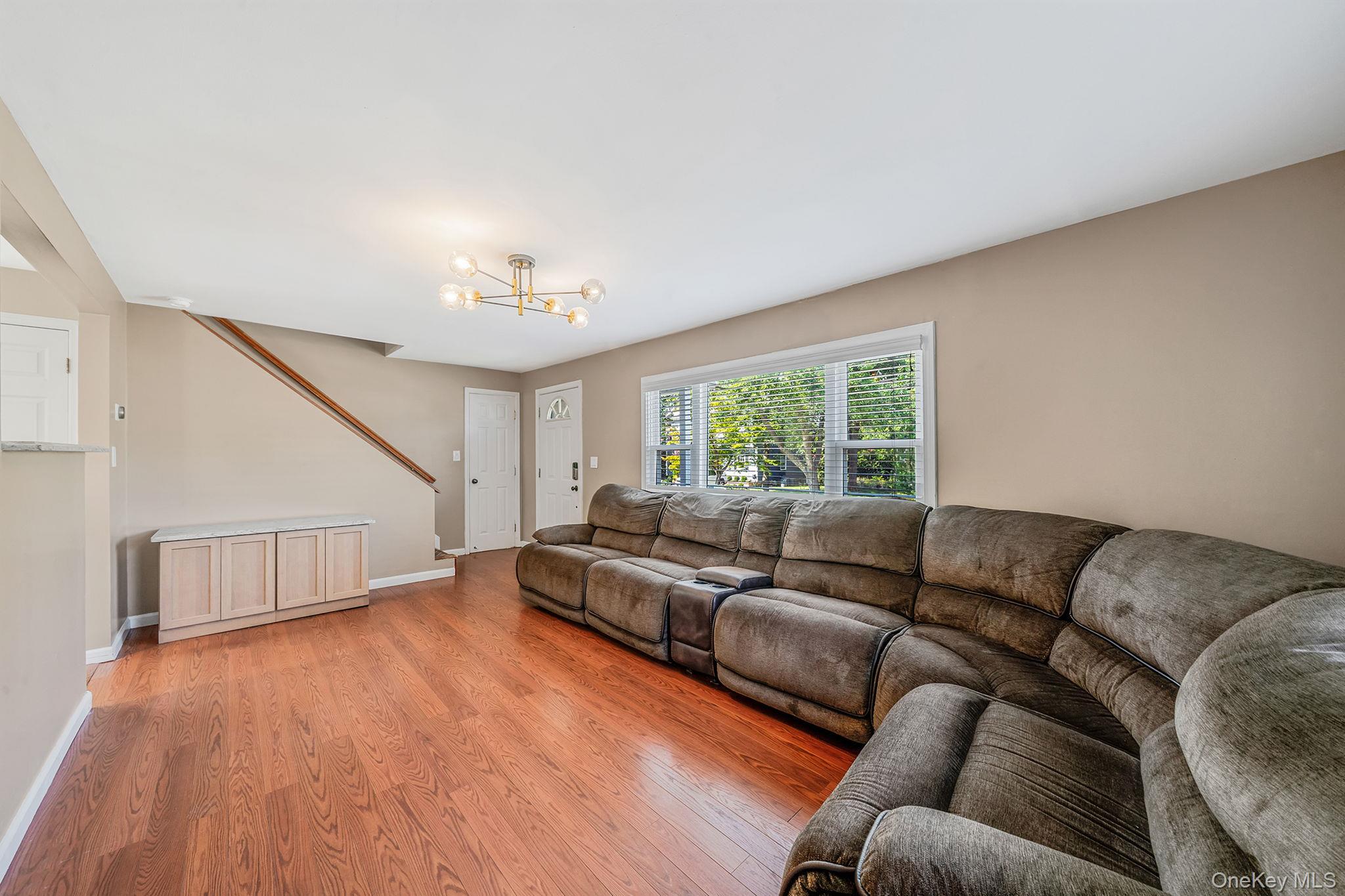 #5 photo, 301 Center Bay Drive, サフォーク郡 West Islip , NY 11795