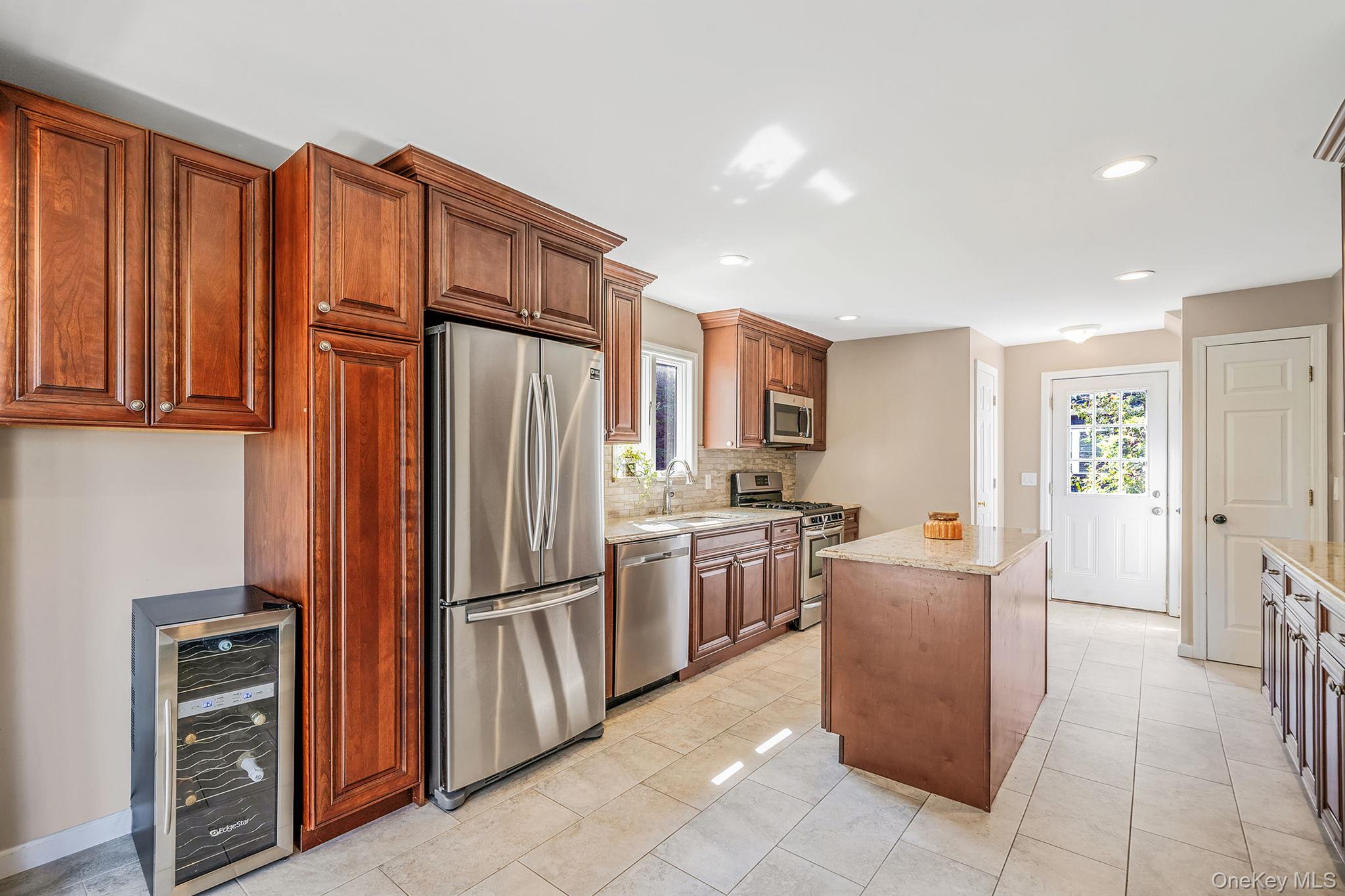 #6 photo, 301 Center Bay Drive, サフォーク郡 West Islip , NY 11795