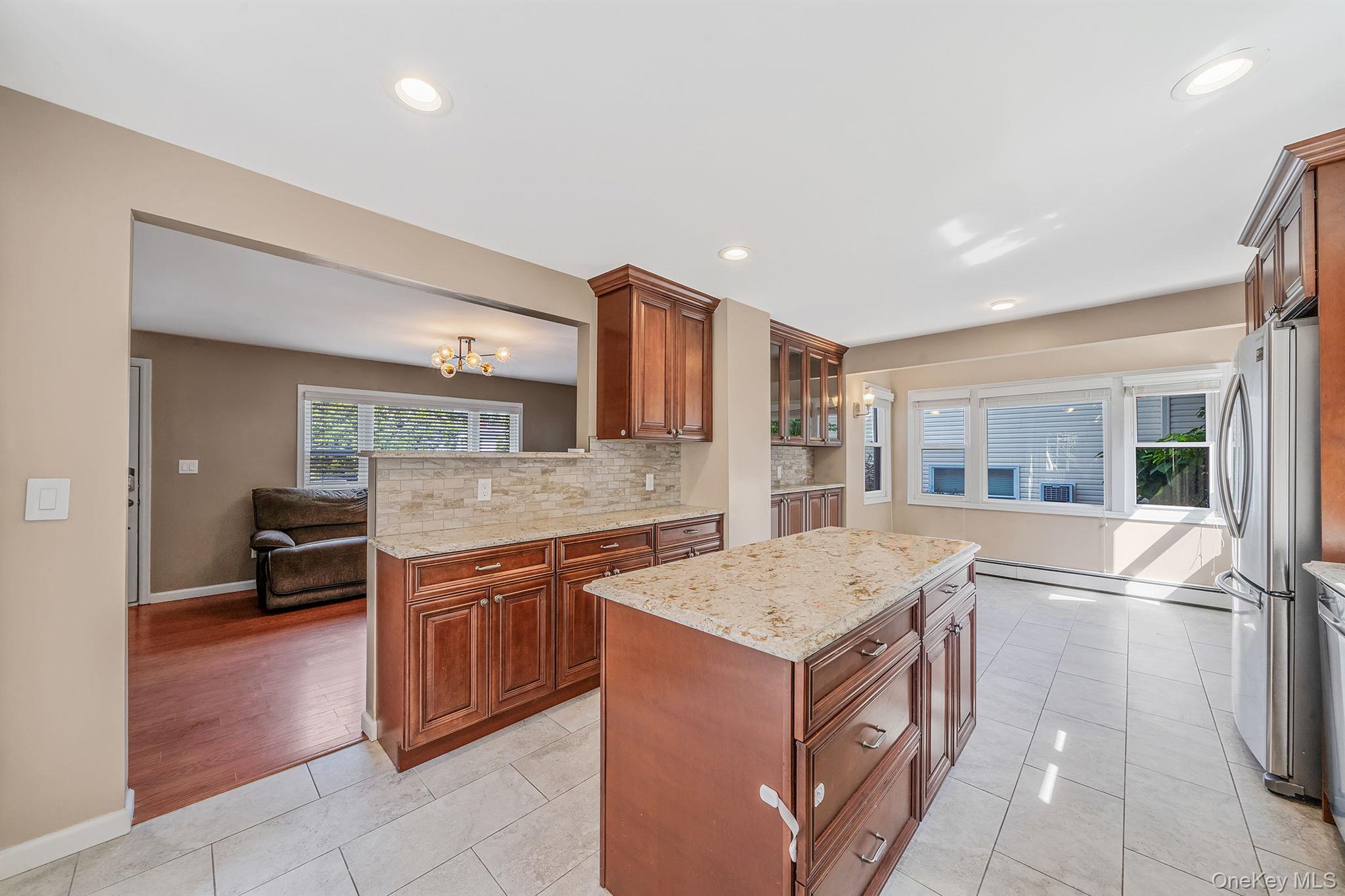 #8 photo, 301 Center Bay Drive, サフォーク郡 West Islip , NY 11795