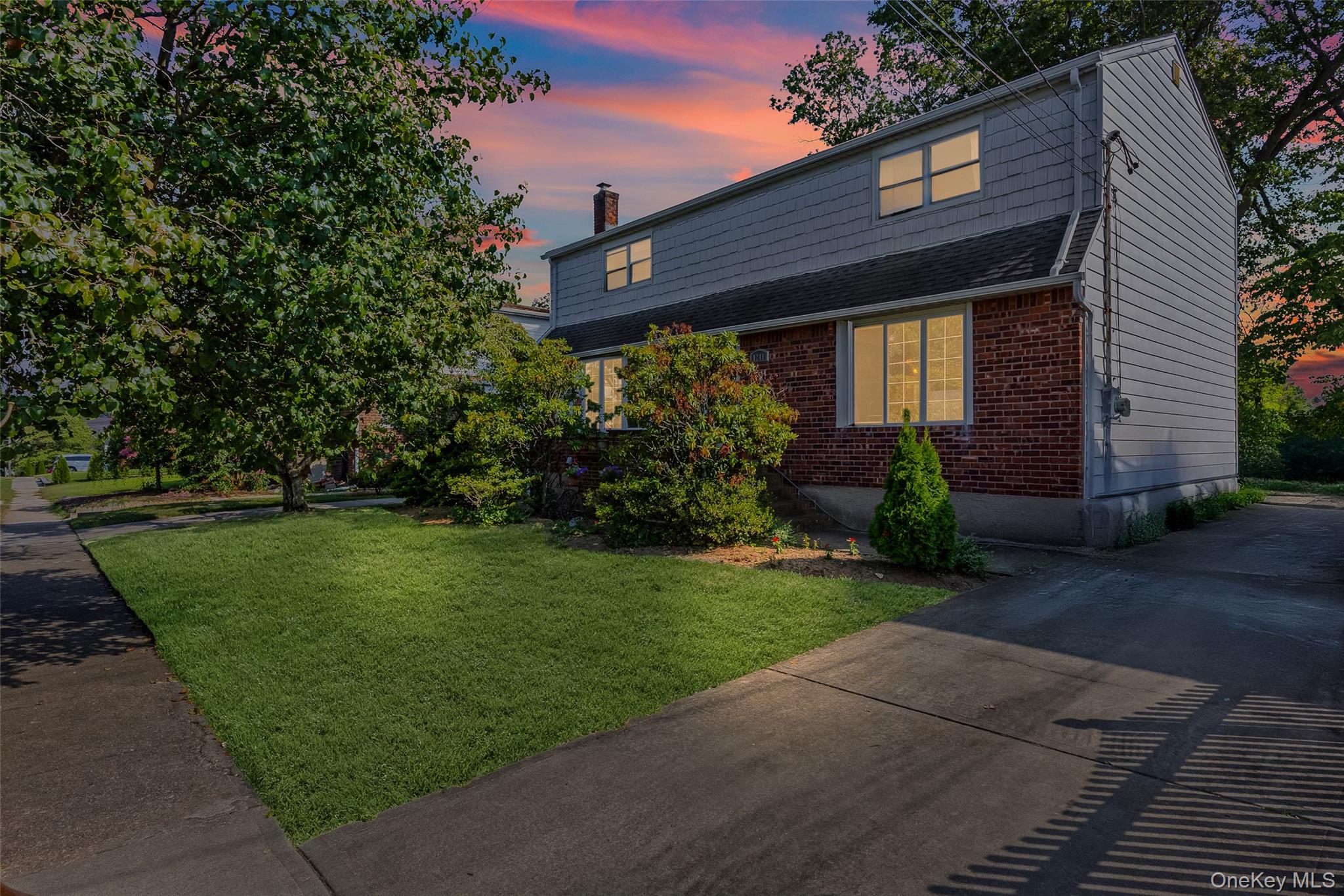 #1 photo, 1241 G Street, नासाउ काउंटी Valley Stream , NY 11580