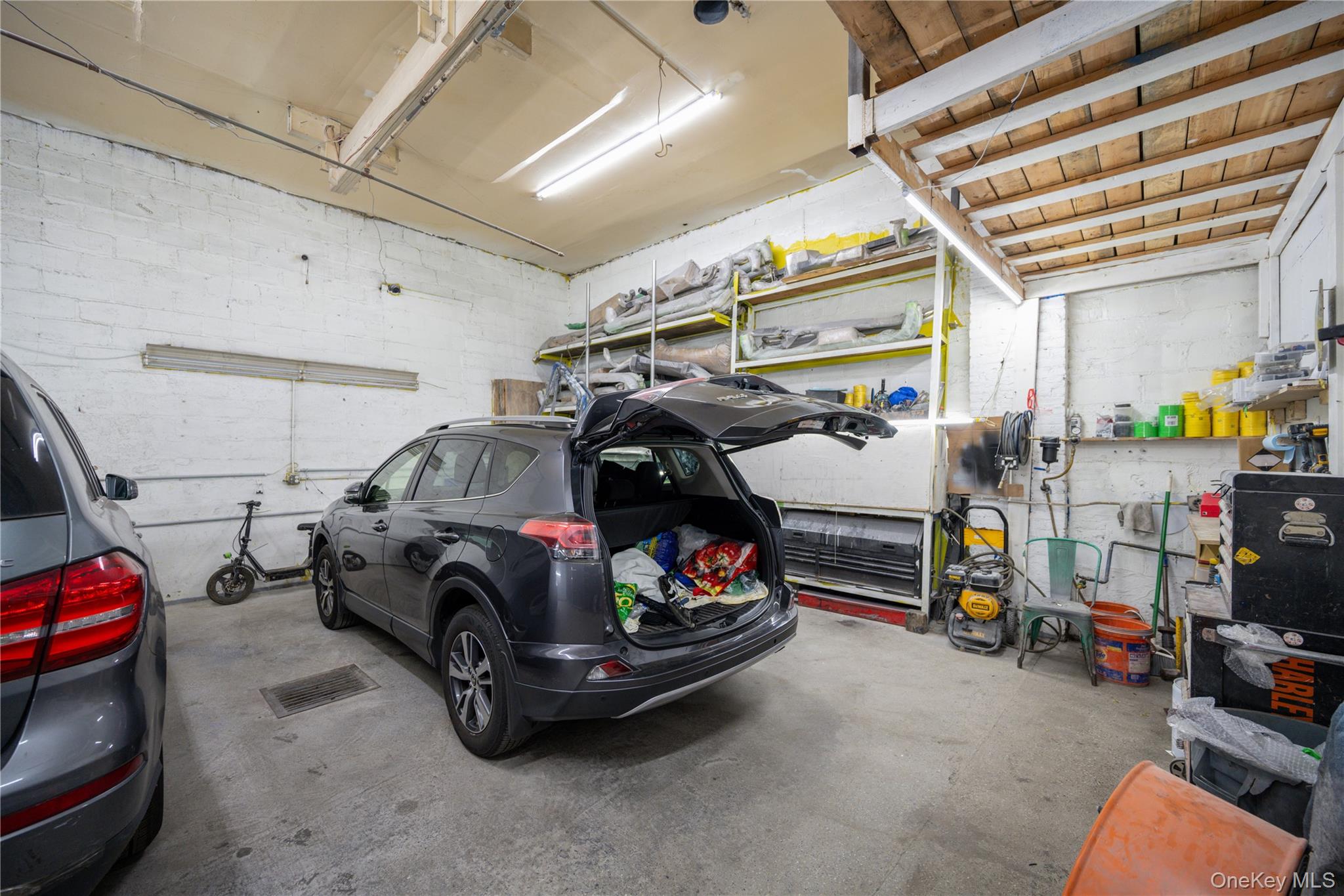 #8 photo, 112-13 Roosevelt Avenue, クイーンズ区 Corona , NY 11368