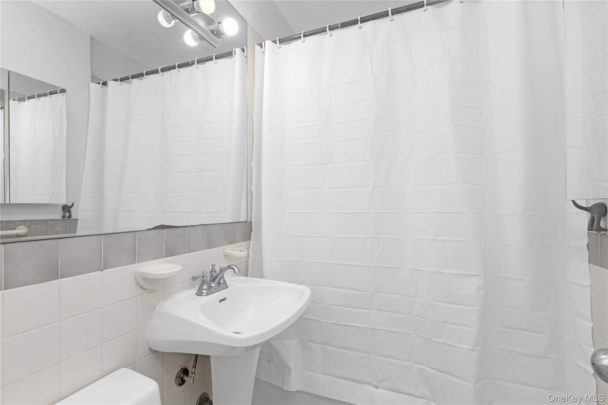 #9 photo, 150-11 72nd Road, クイーンズ区 Kew Garden Hills , NY 11367