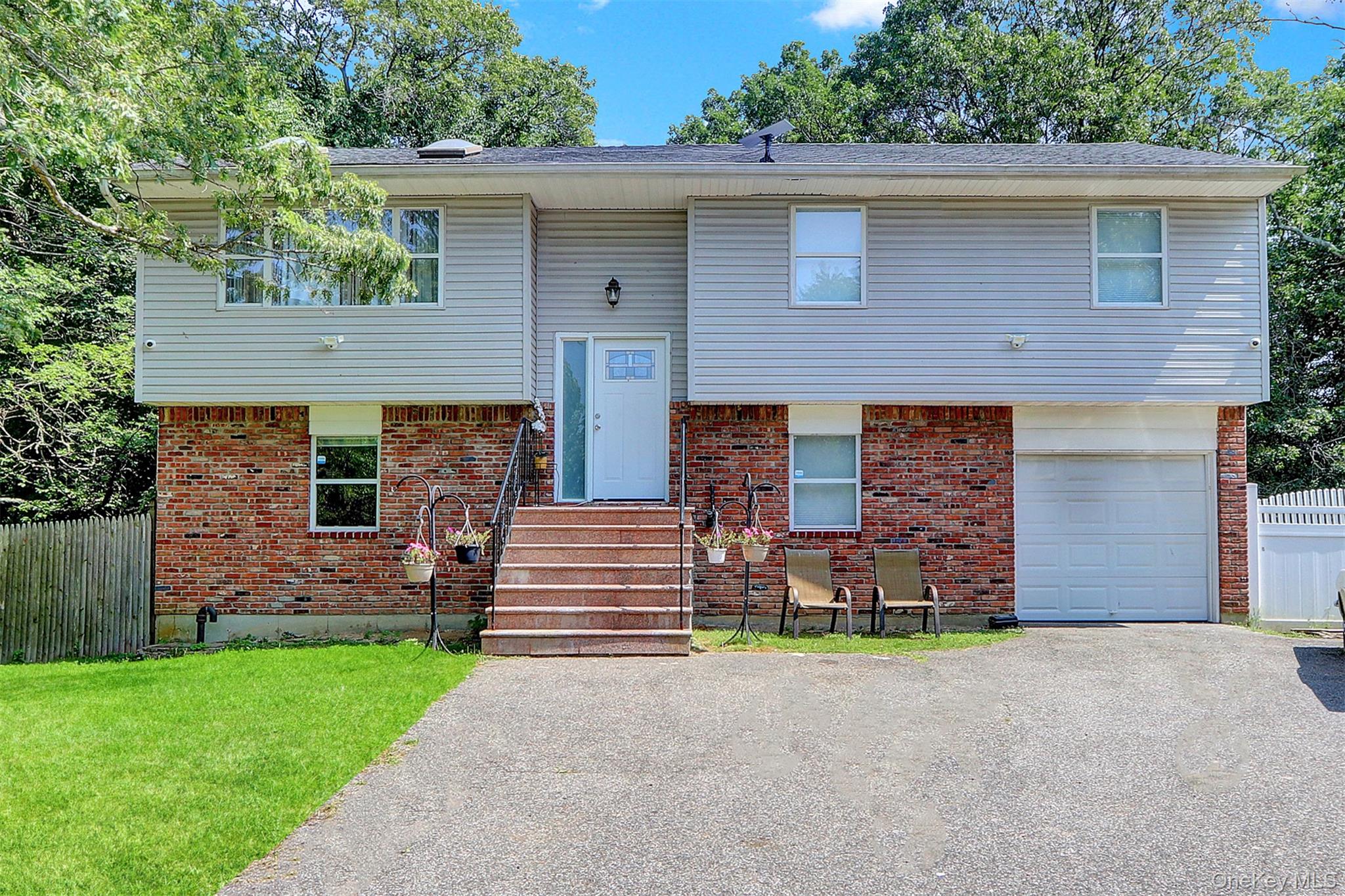 #1 photo, 100 Erlanger Boulevard, सफ़ोक काउंटी North Babylon , NY 11703