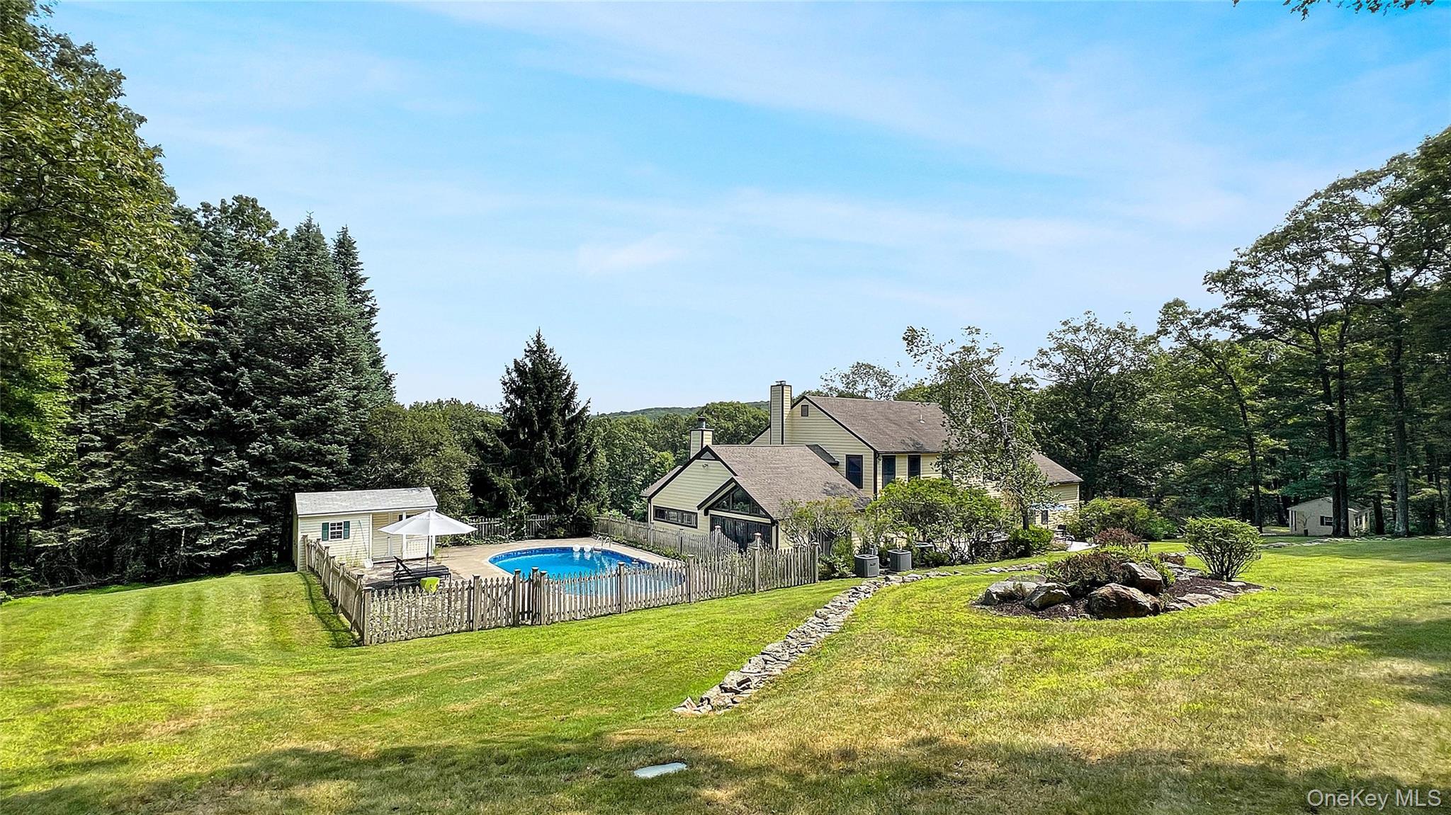 #19 photo, 701 Route 301, Cold Spring , NY 10579