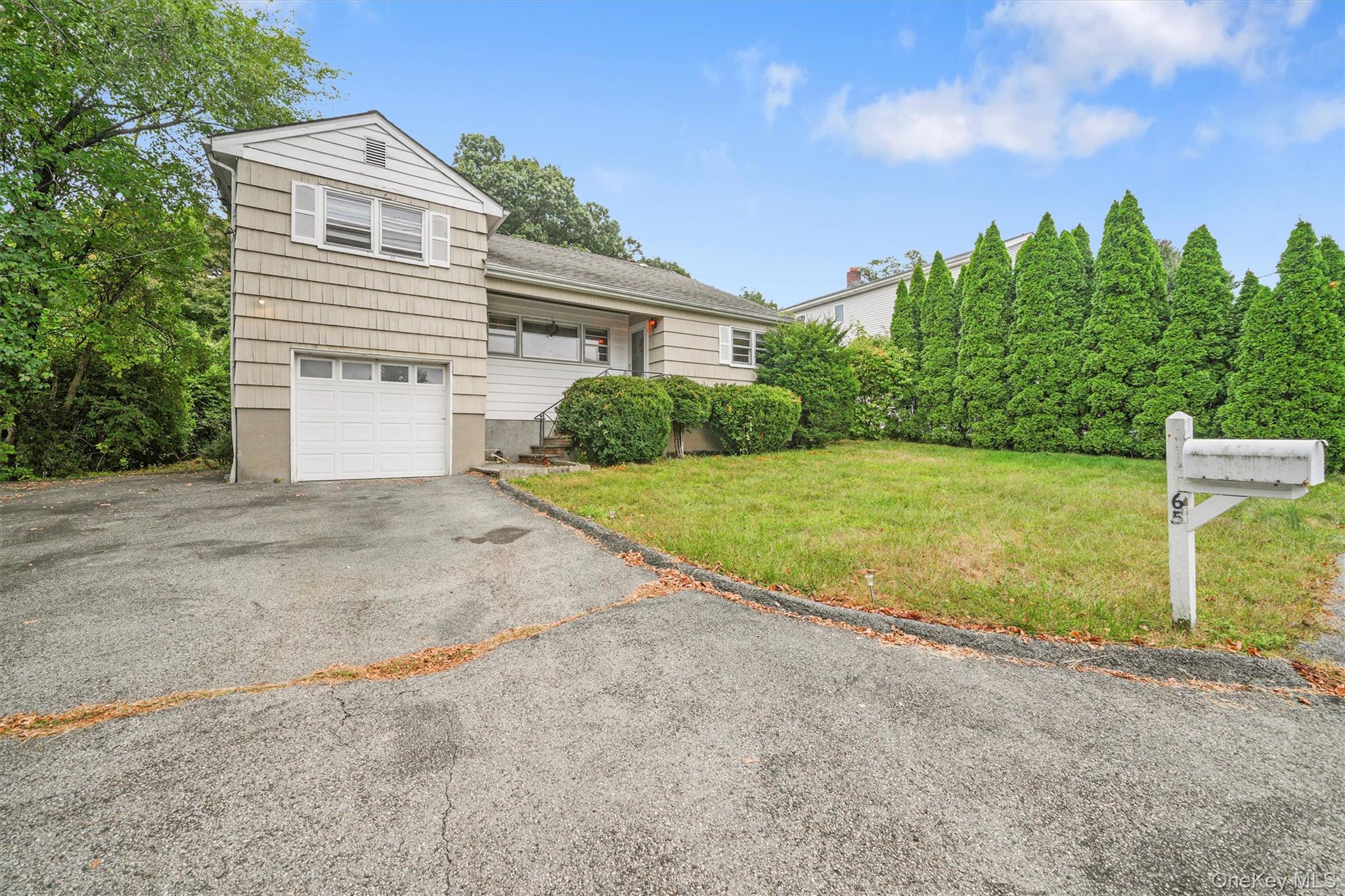 #1 photo, 65 Westlake Drive, Thornwood , NY 10594