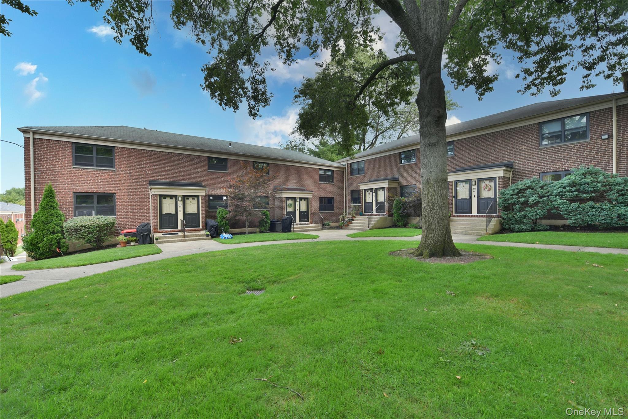 #1 photo, 219-37 75th Avenue, كوينز Oakland Gardens , NY 11364