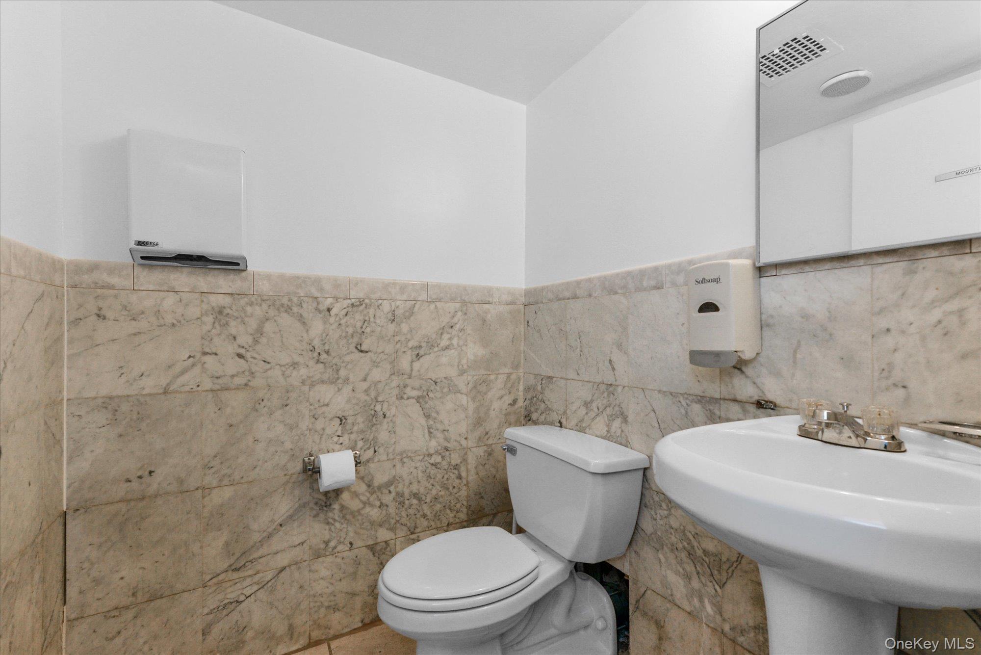 #4 photo, 75-58 113th Street, クイーンズ区 Forest Hills , NY 11375