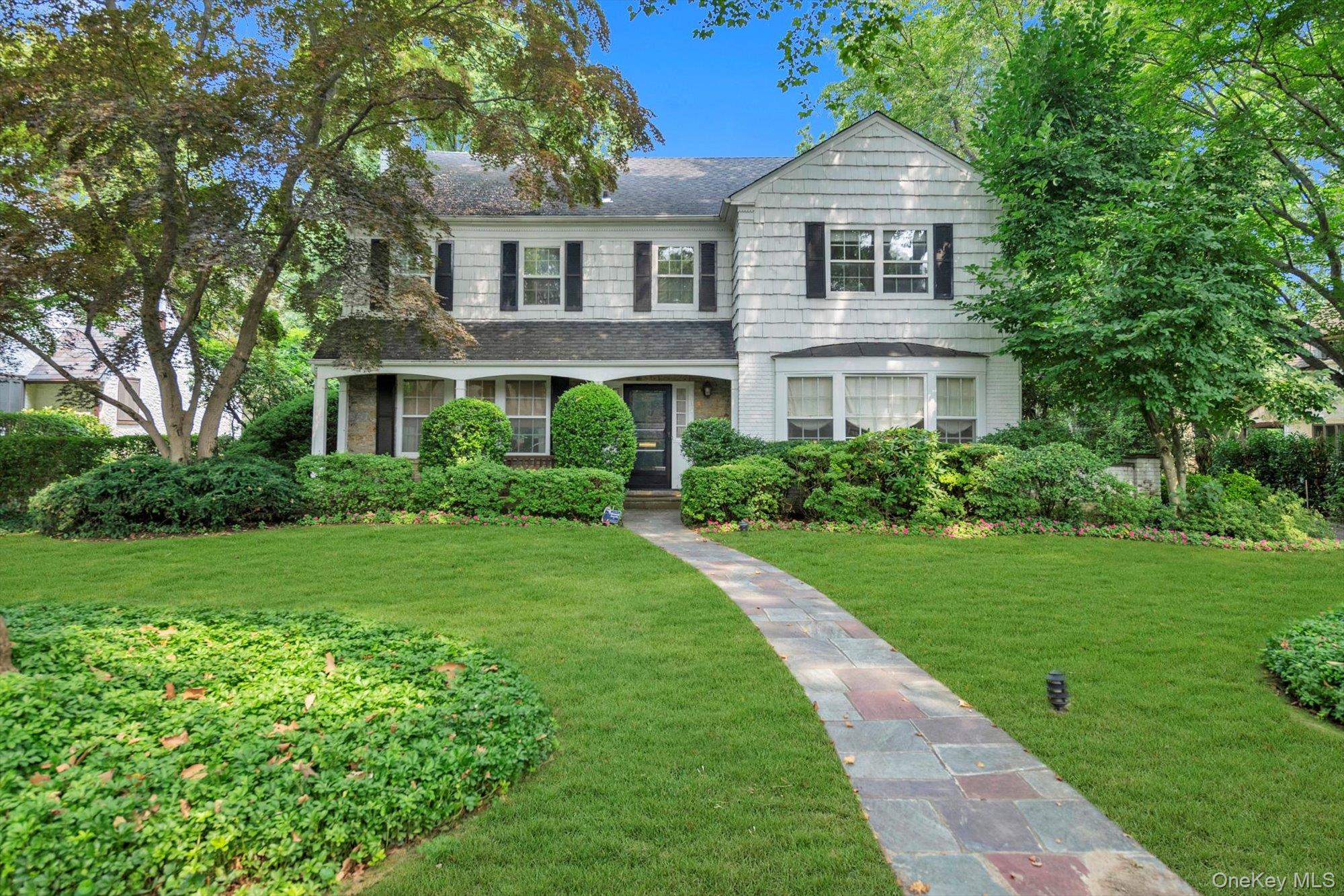 #1 photo, 215 melbourne Road, Great Neck , NY 11021