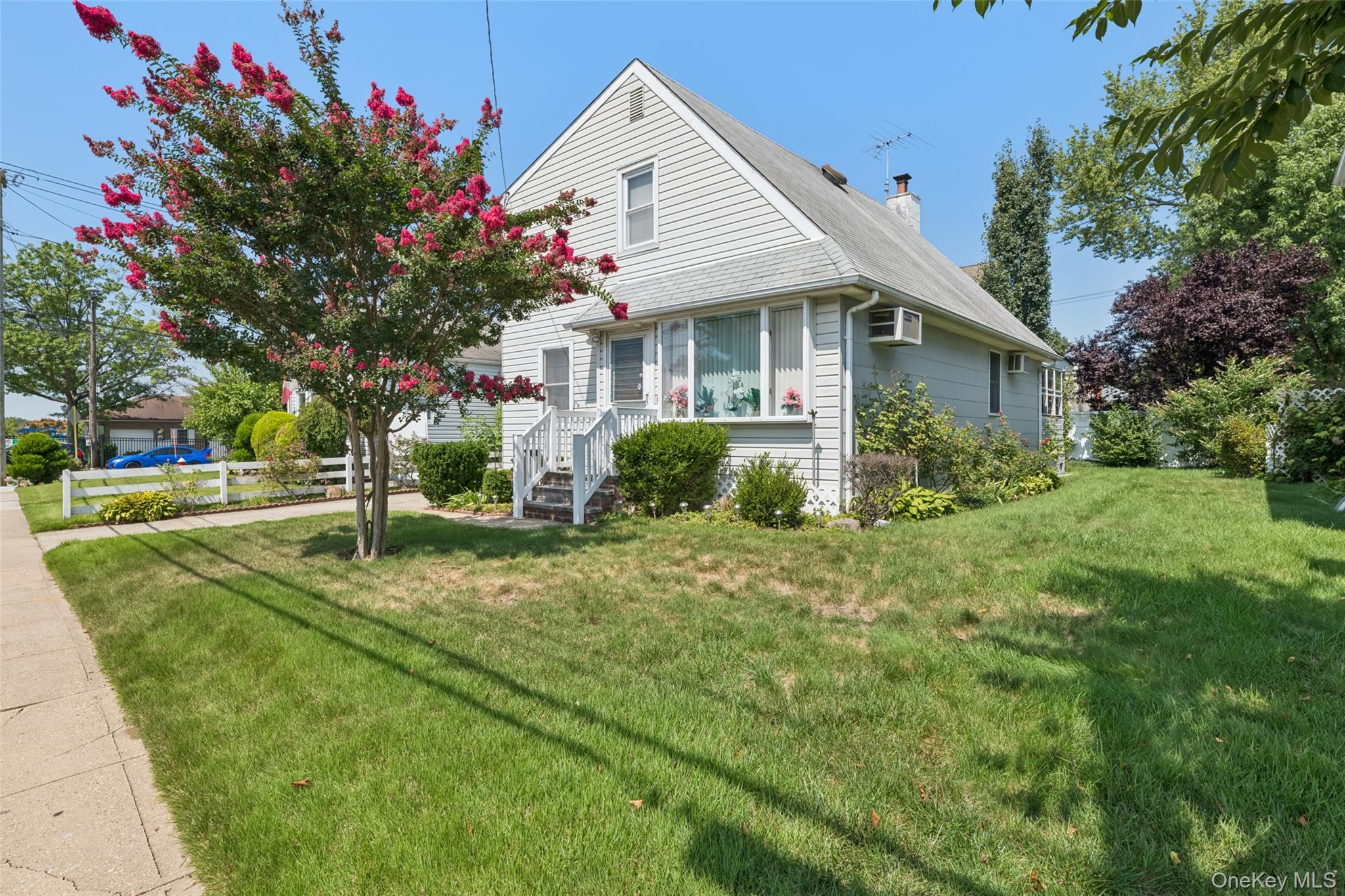 #1 photo, 119 Broadmoor Lane, ناسو Westbury , NY 11590