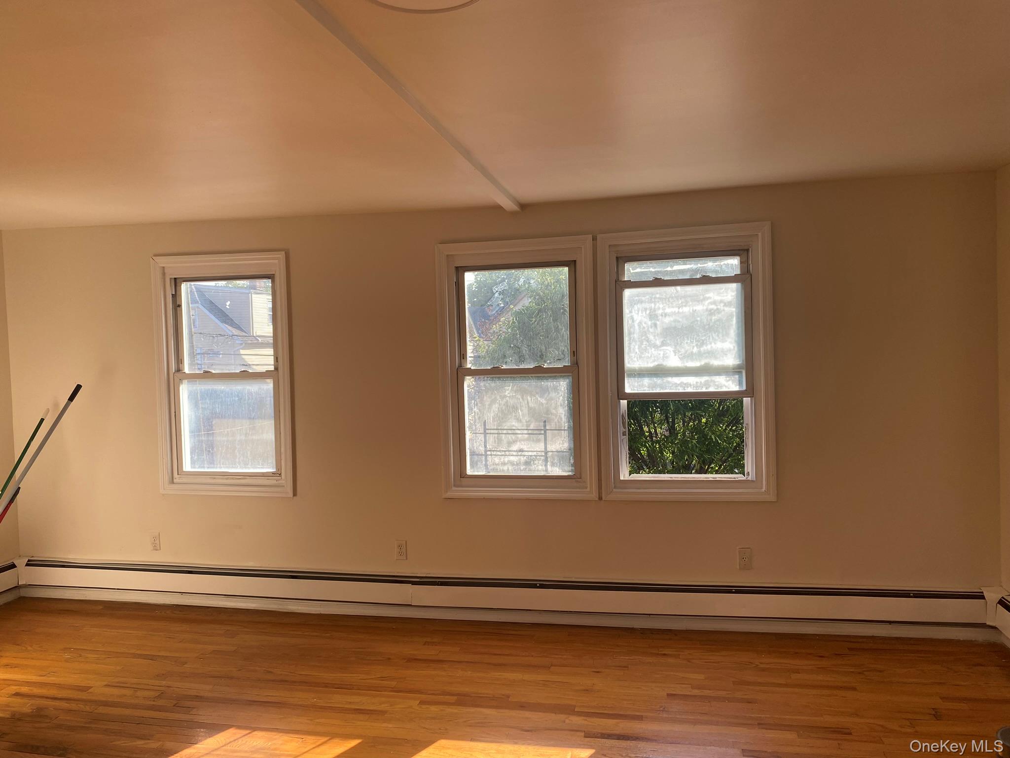 #4 photo, 111-15 205th Street, Saint Albans , NY 11412