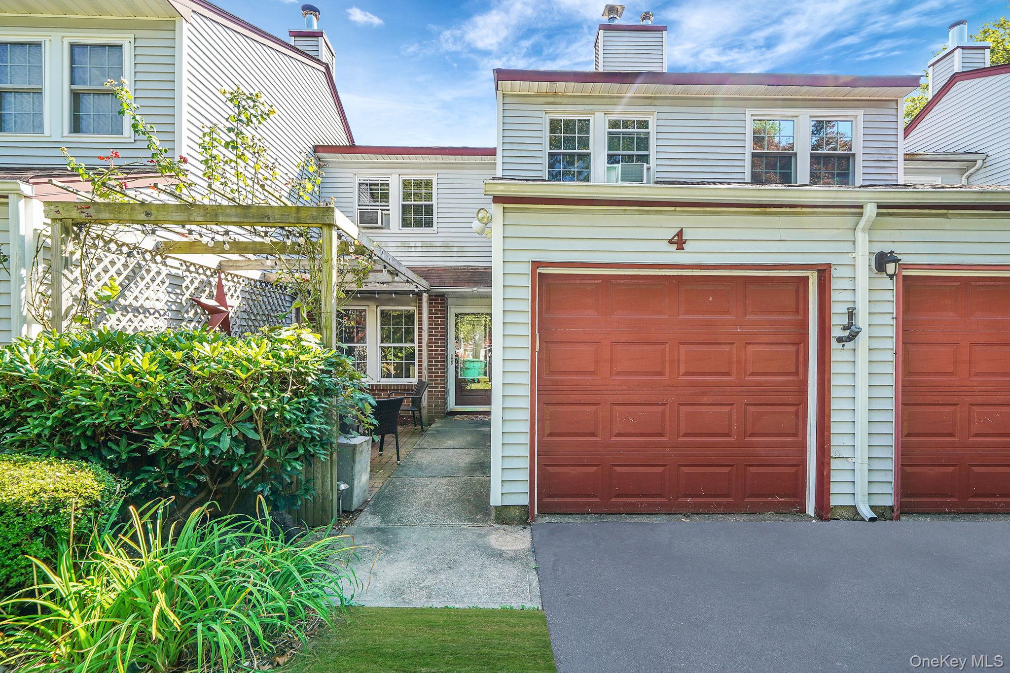 #1 photo, 4 Georgian Court, מחוז סאפוק Coram , NY 11727