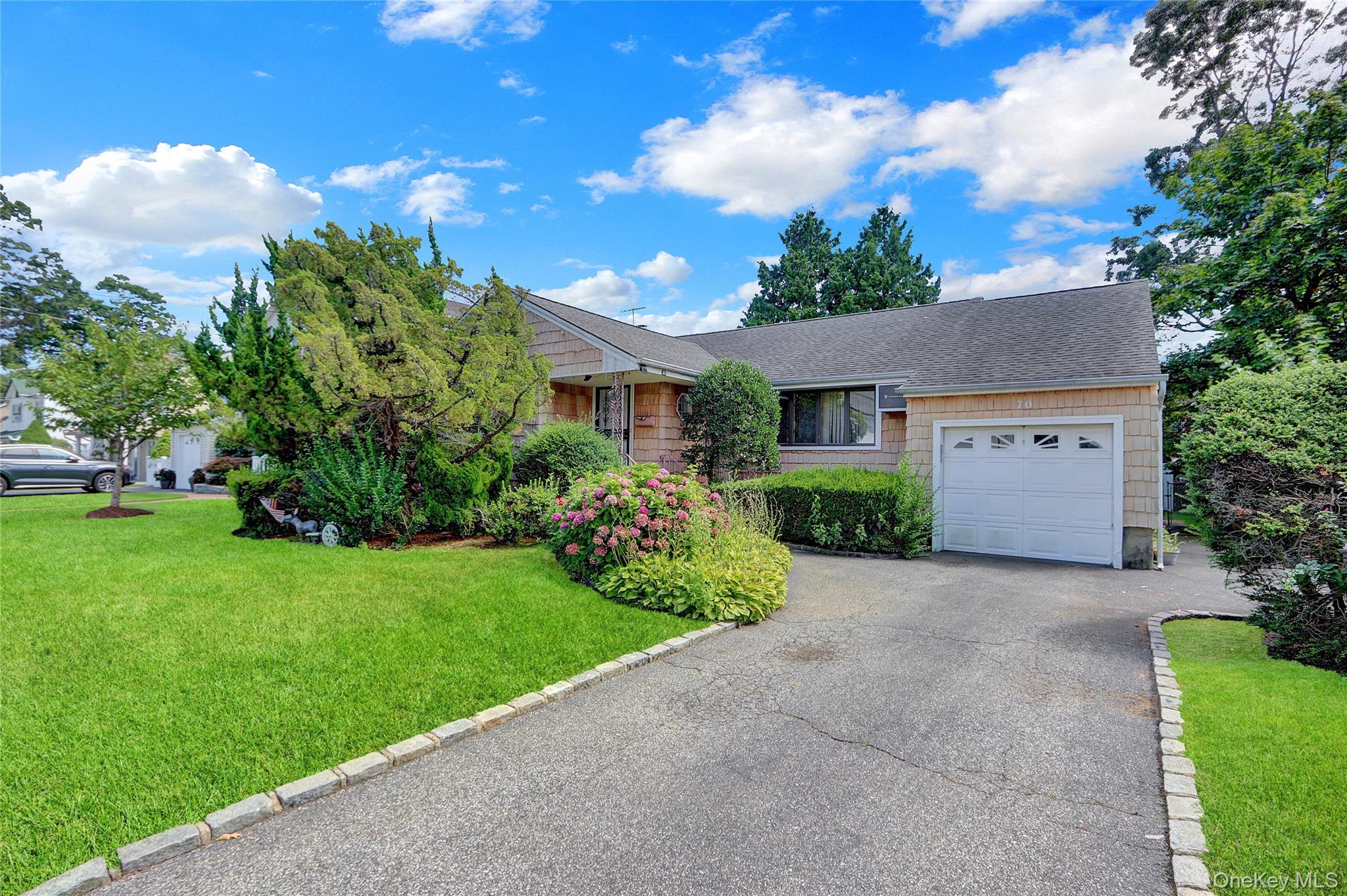 #1 photo, 70 Pittsburgh Avenue, ナッソー郡 Massapequa , NY 11758