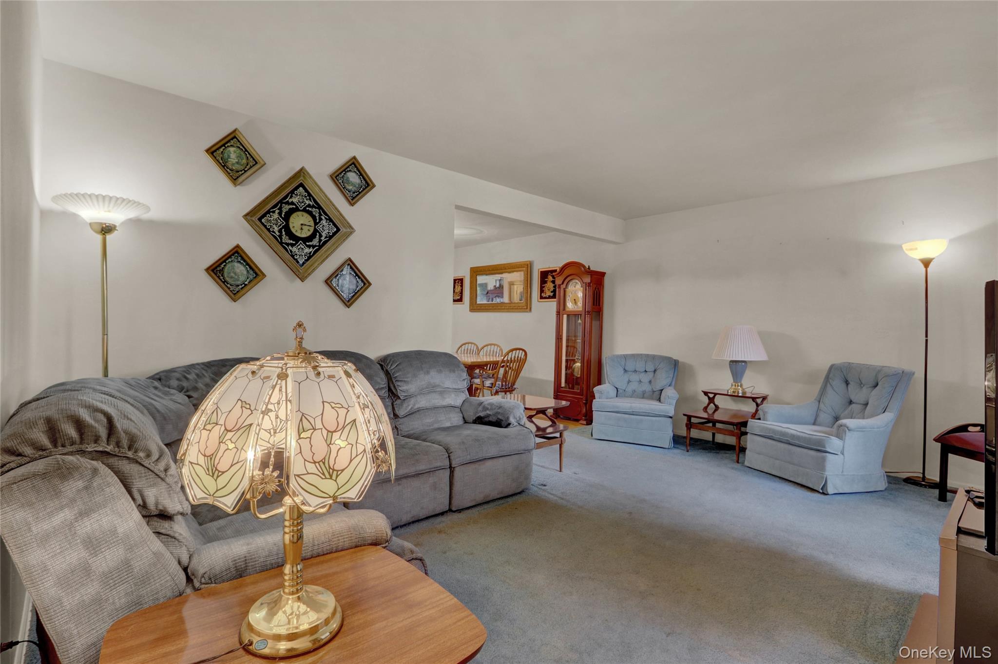 #2 photo, 70 Pittsburgh Avenue, ナッソー郡 Massapequa , NY 11758