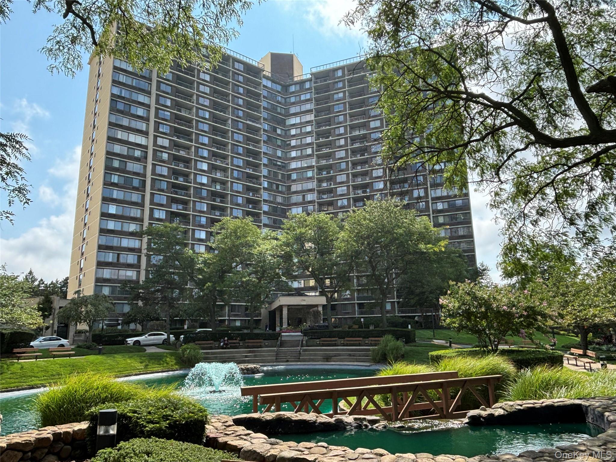 #1 photo, One Bay Club Drive, बेसाइड Bayside , NY 11360