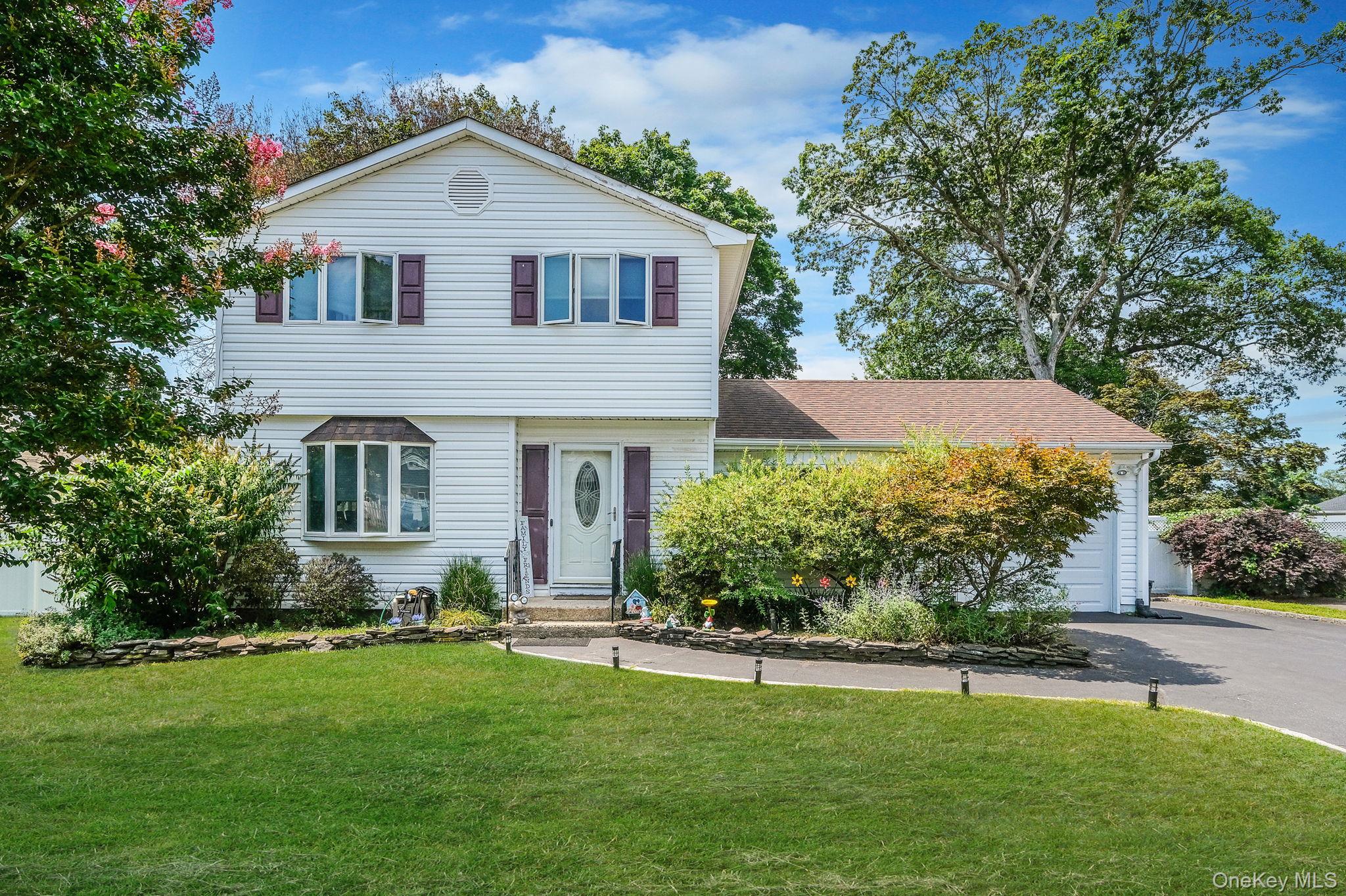 #1 photo, 8 Wade Drive, 东长岛 Lake Grove , NY 11755