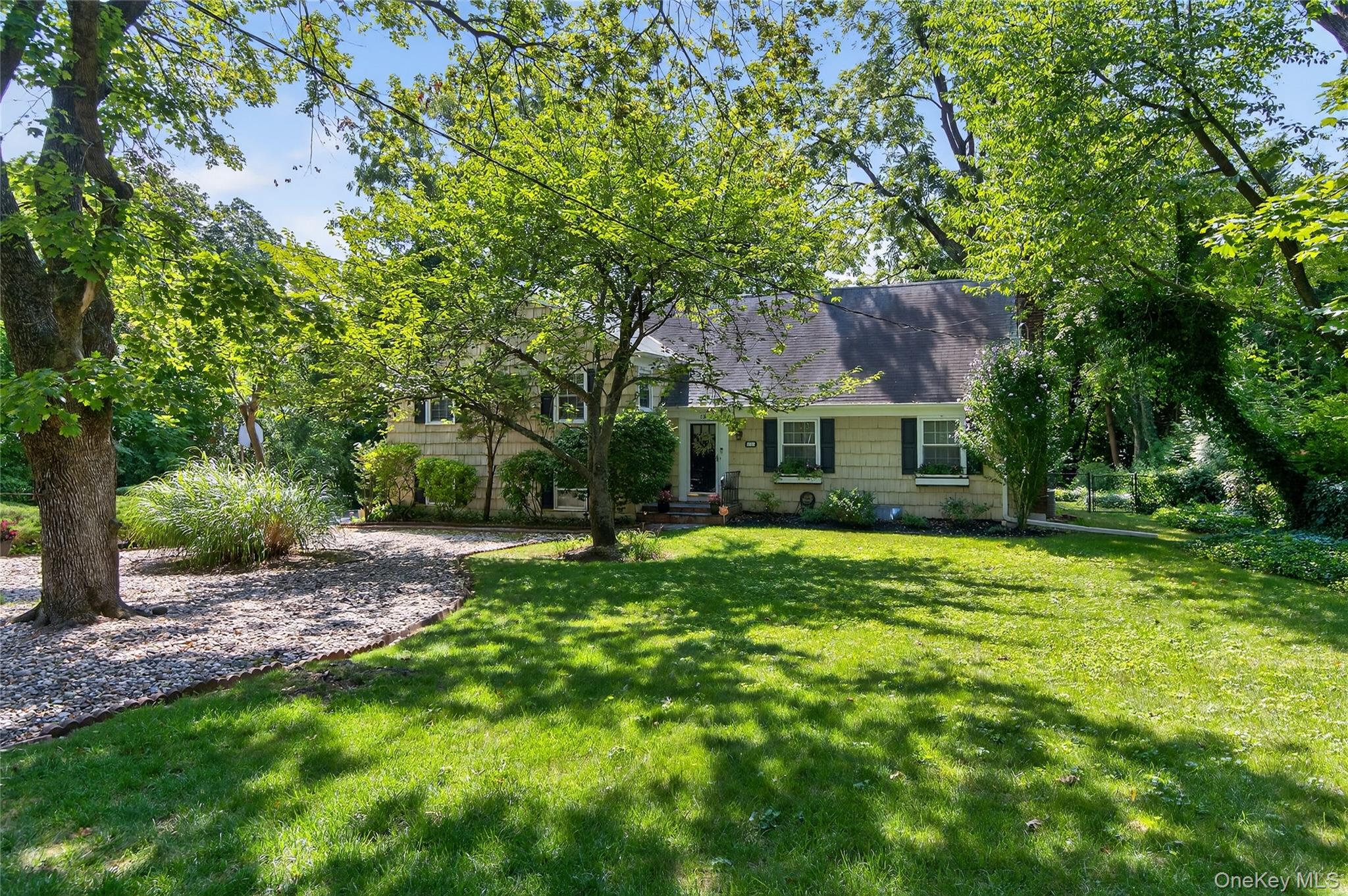 #1 photo, 15 The Oaks, Roslyn Estates , NY 11576