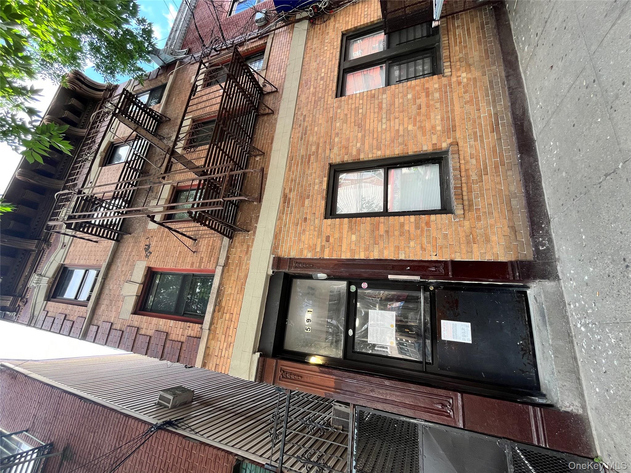 #1 photo, 591 Van Nest Avenue, ブロンクス区 Bronx , NY 10460