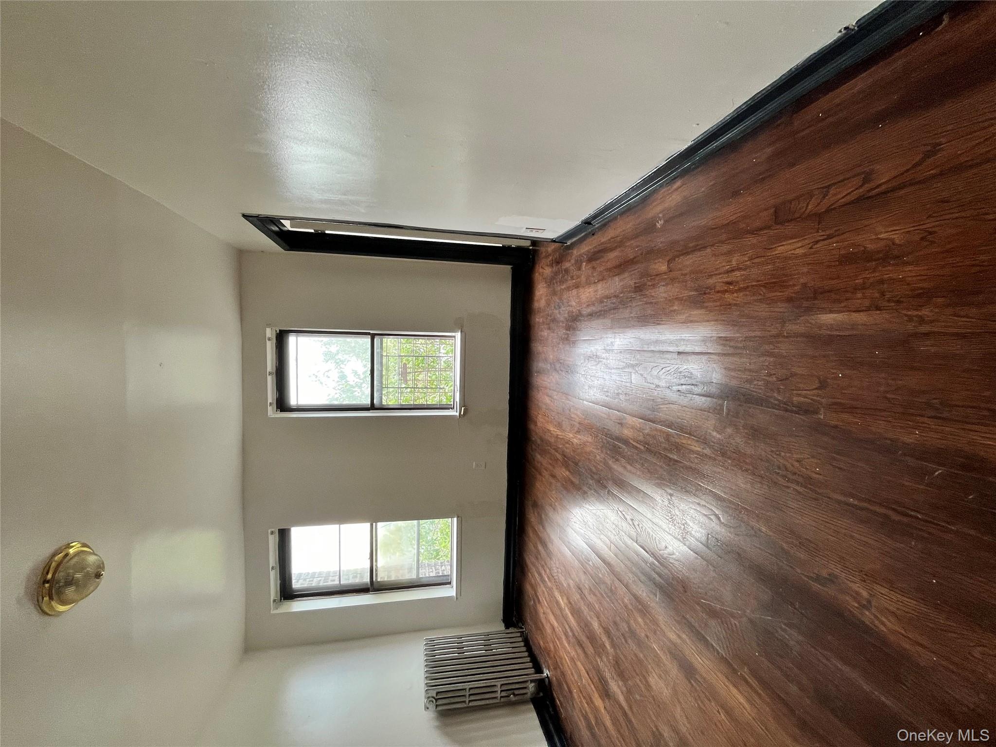 #4 photo, 591 Van Nest Avenue, ブロンクス区 Bronx , NY 10460