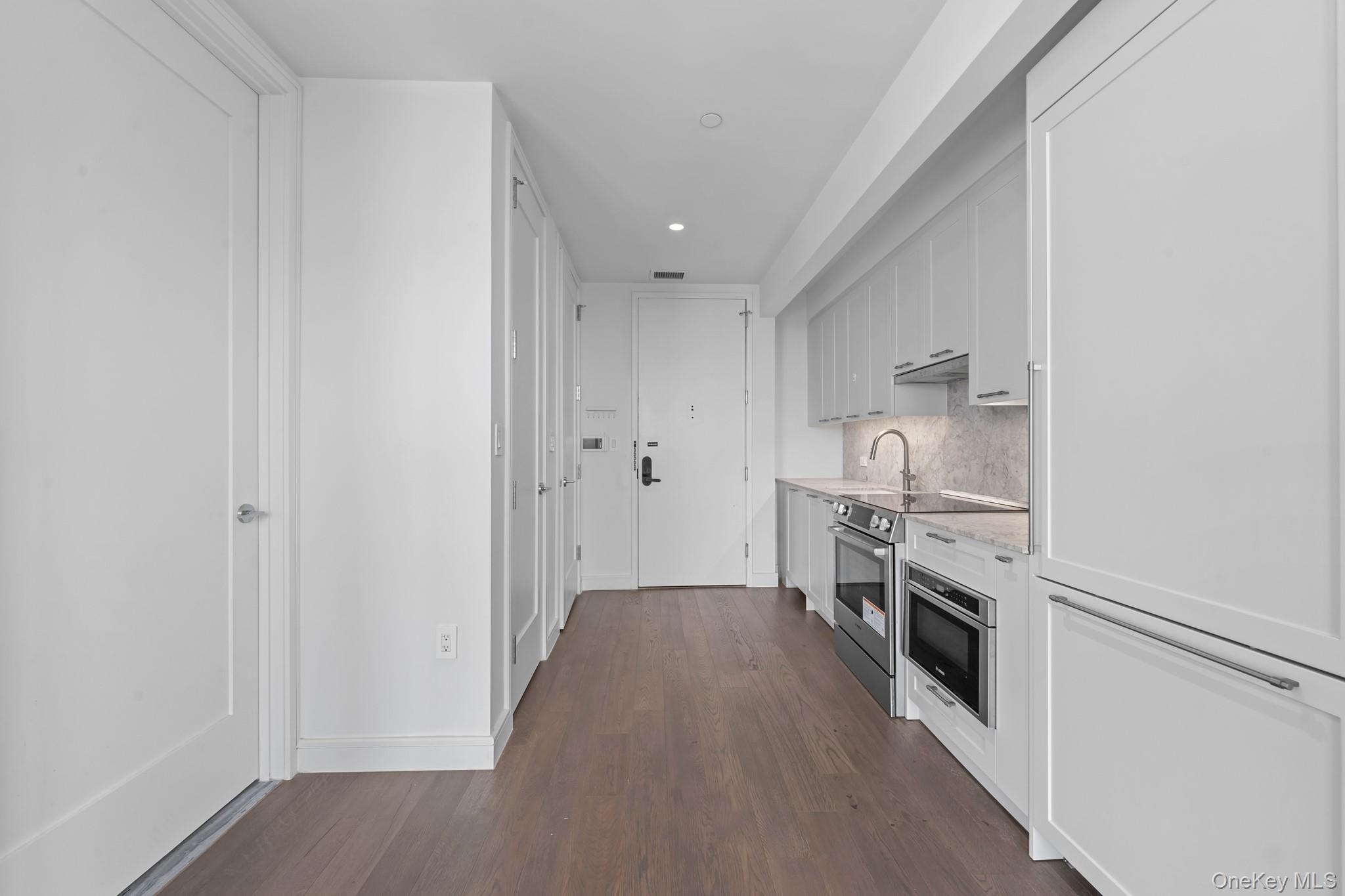 #4 photo, 107-06 Queens Boulevard, クイーンズ区 Forest Hills , NY 11375