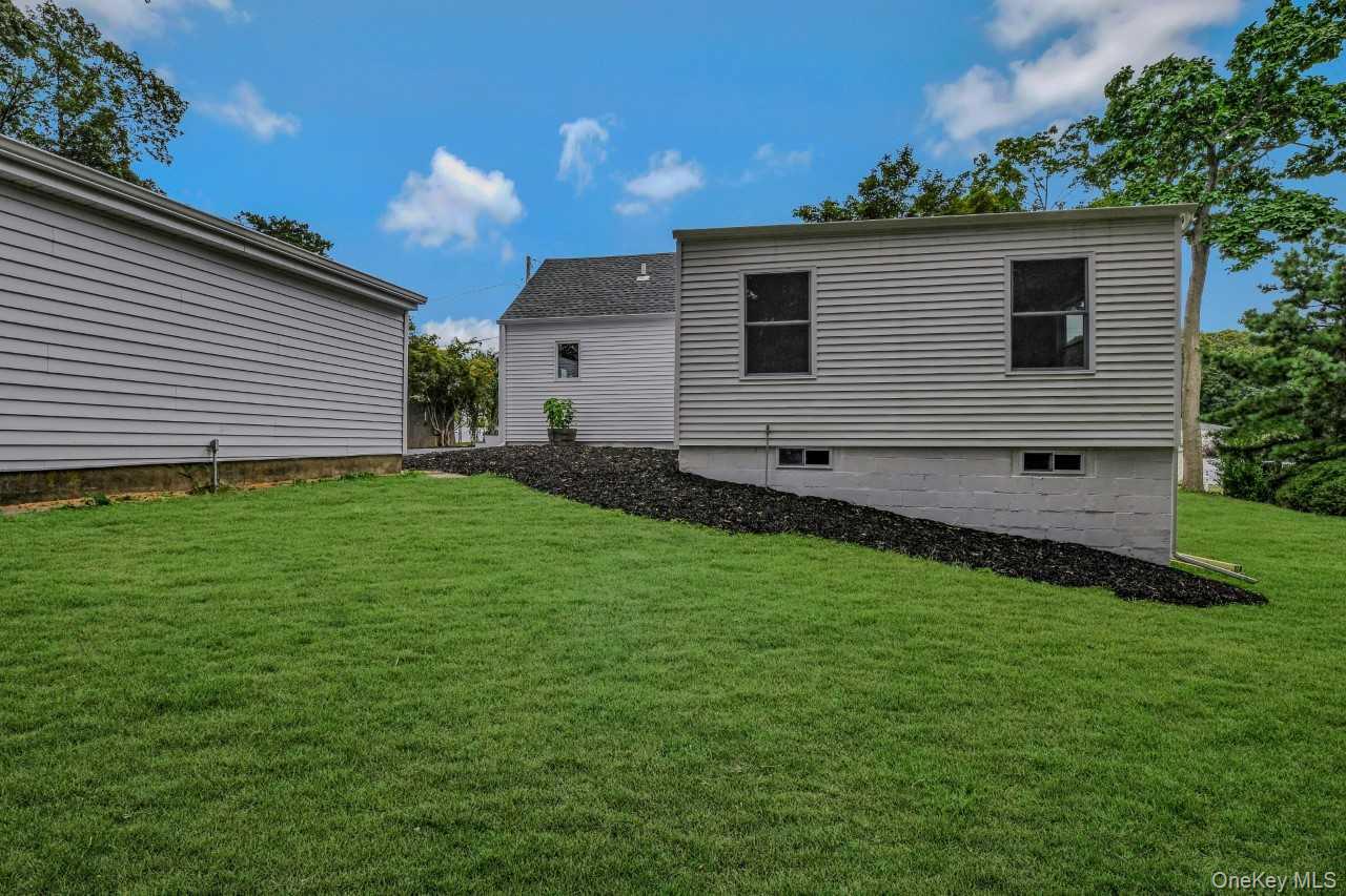 #20 photo, 9 Moscato Street, Huntington , NY 11743