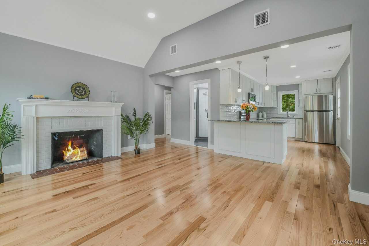 #4 photo, 9 Moscato Street, Huntington , NY 11743