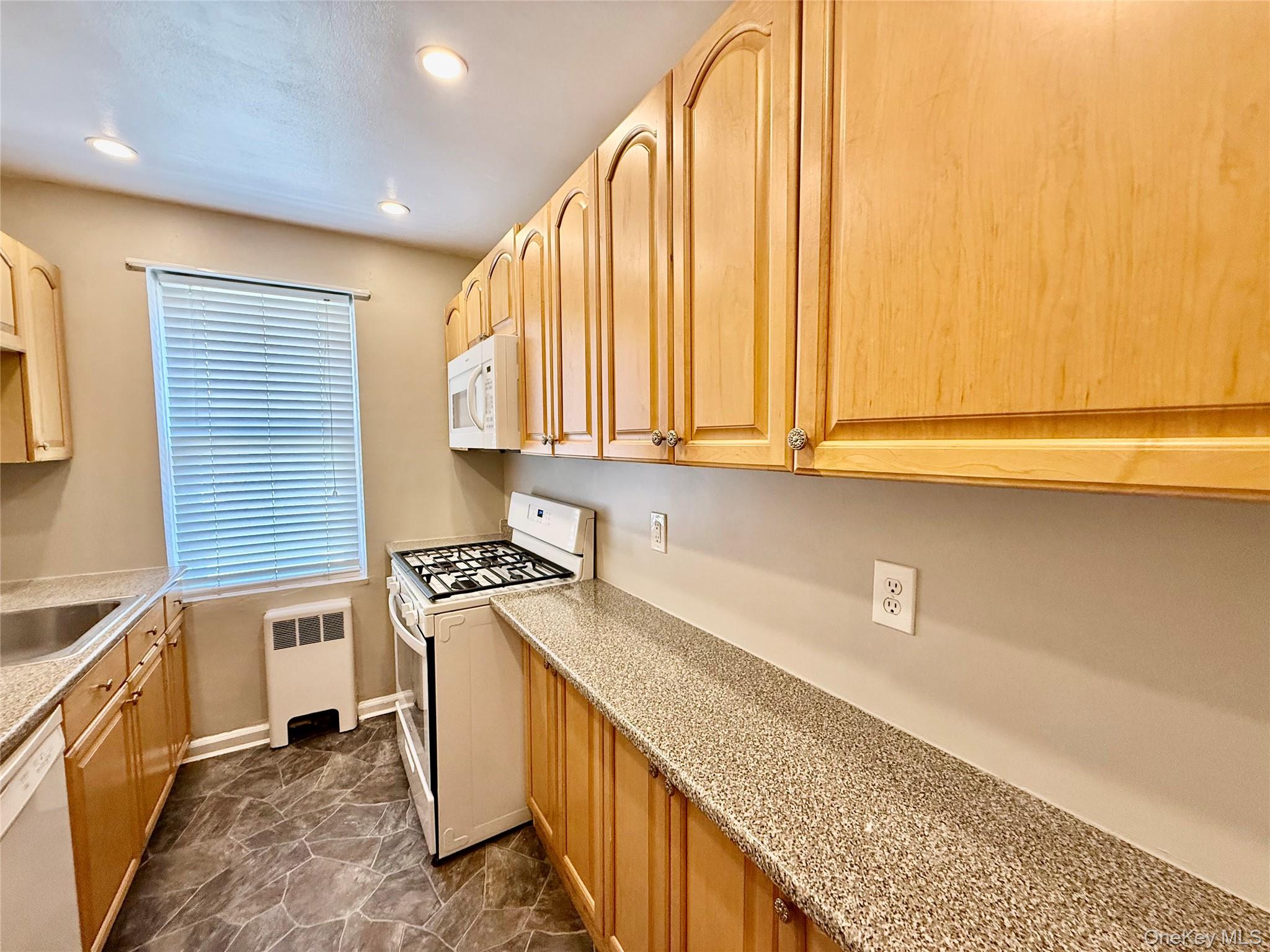 #14 photo, 1549 Central Park Avenue, Yonkers , NY 10710