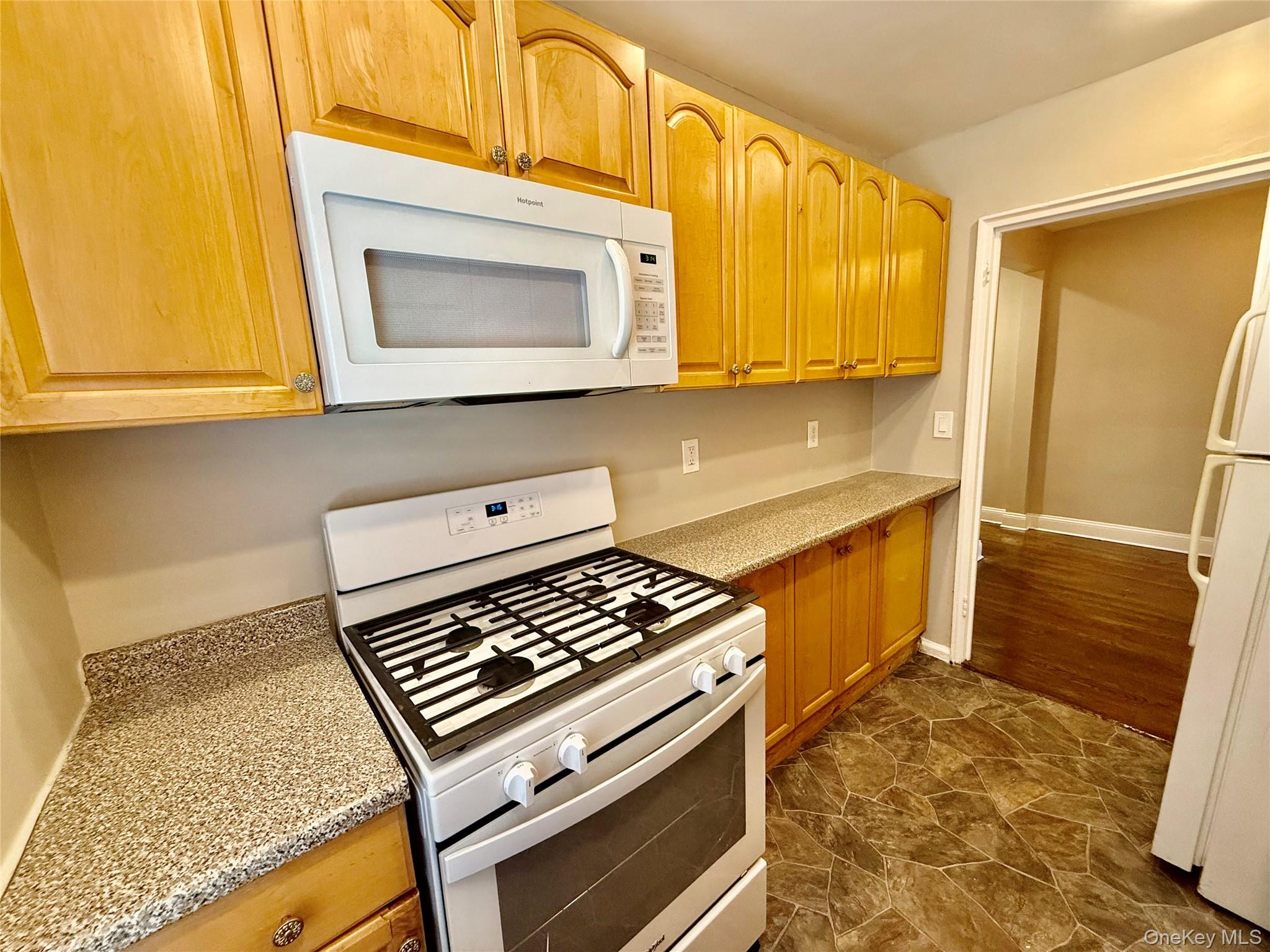 #15 photo, 1549 Central Park Avenue, Yonkers , NY 10710