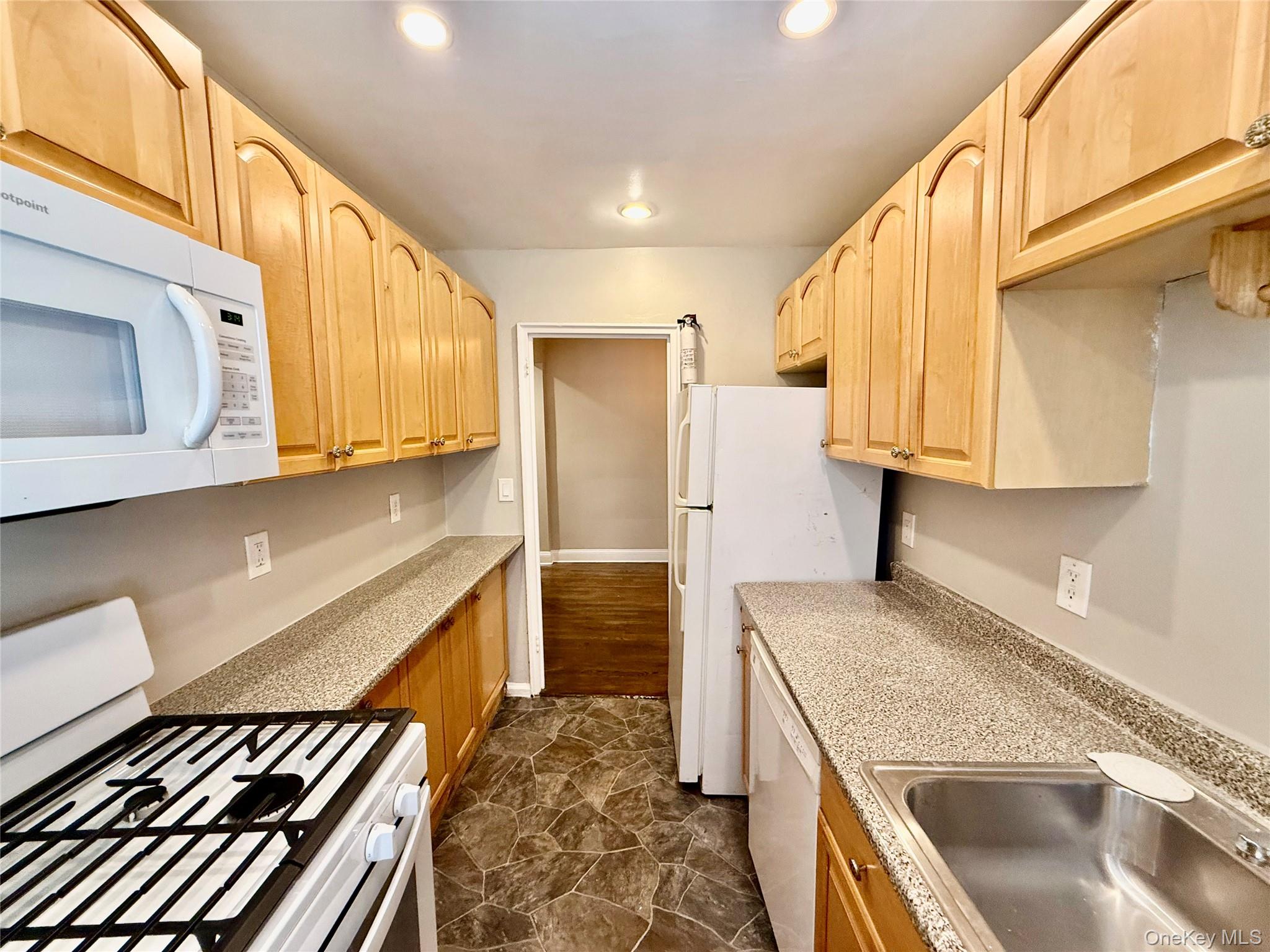 #16 photo, 1549 Central Park Avenue, Yonkers , NY 10710