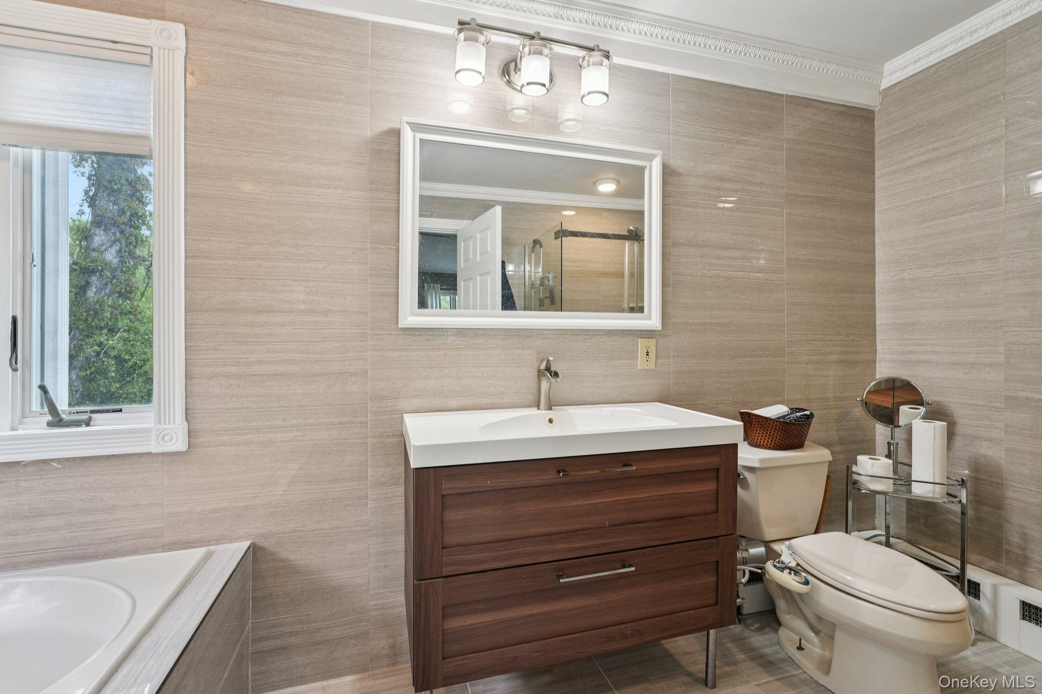 #19 photo, 152 Lake Road, Valley Cottage , NY 10989