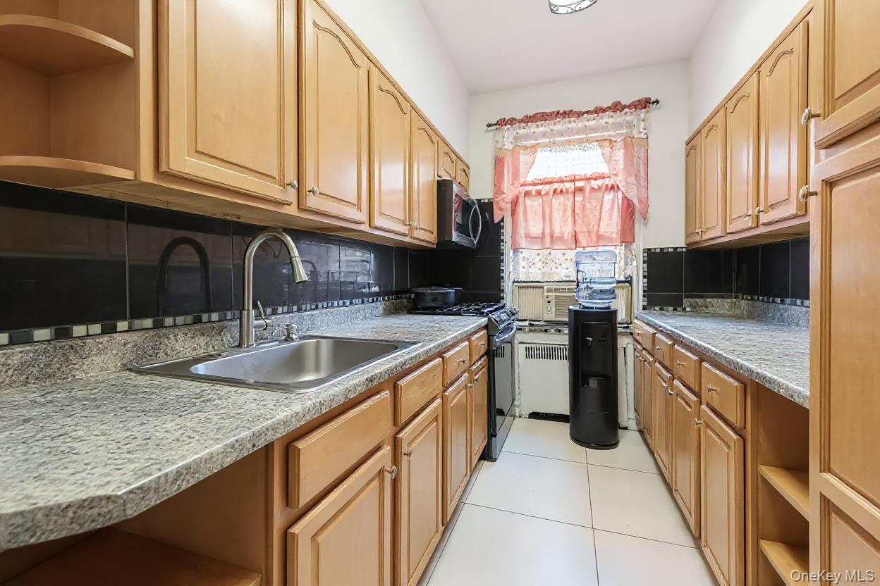 #4 photo, 34-20 83rd Street, クイーンズ区 Jackson Heights , NY 11372