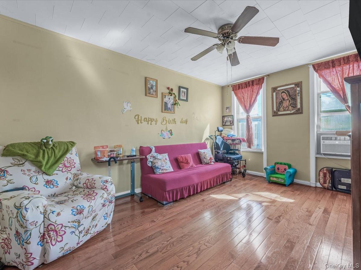 #4 photo, 1062 Seneca Avenue, クイーンズ区 Ridgewood , NY 11385