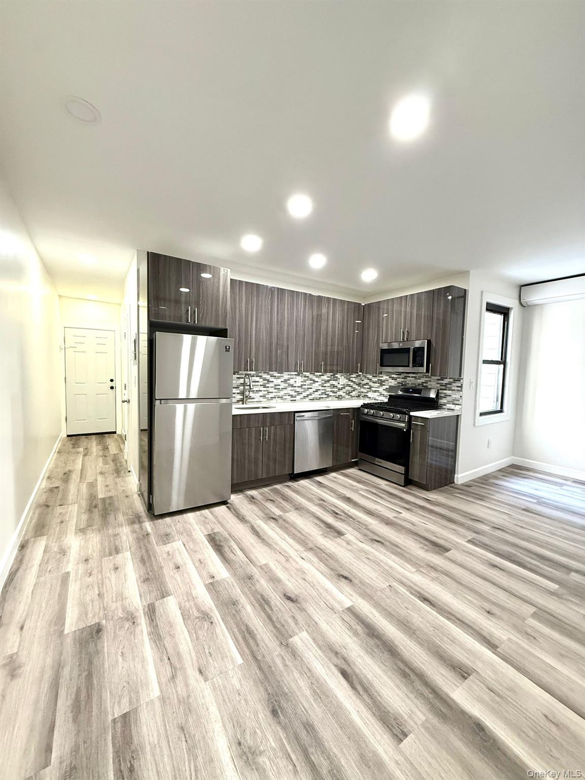 #8 photo, 4003 Bell Boulevard, Bayside , NY 11361