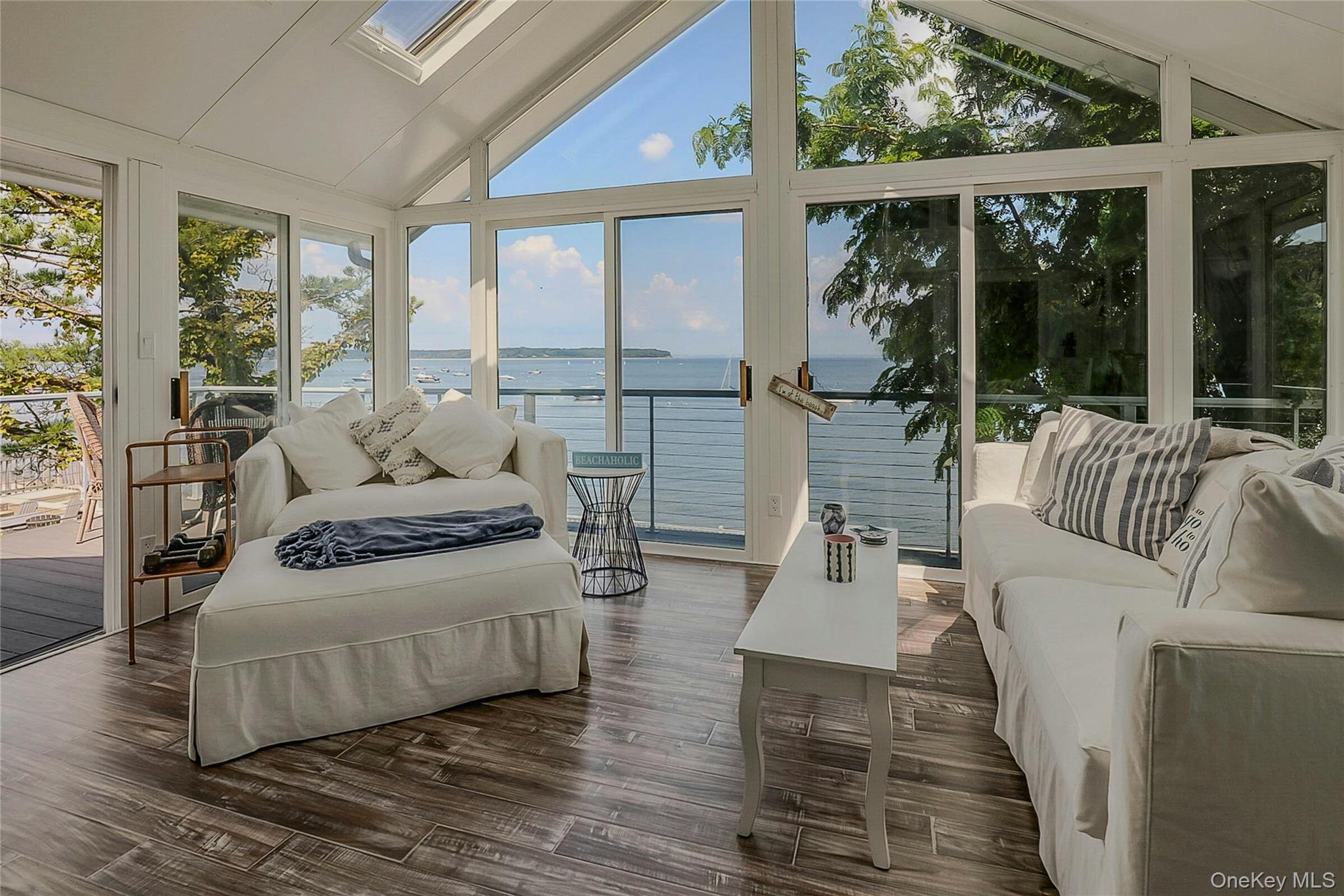 #1 photo, 27 Shore Drive, सफ़ोक काउंटी Huntington Bay , NY 11743