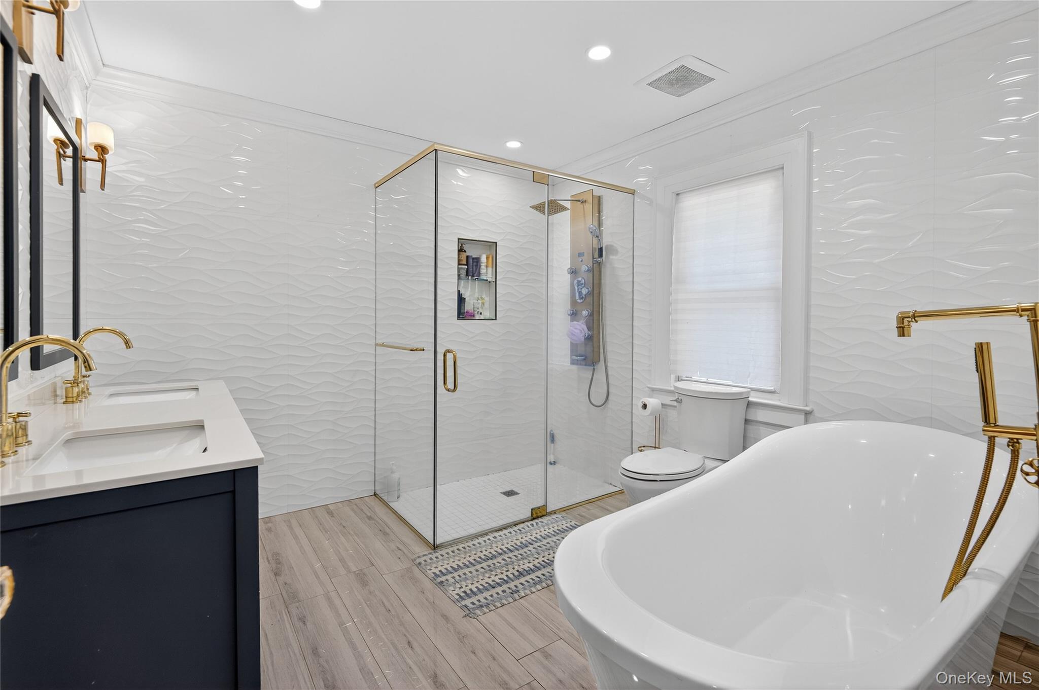 #17 photo, 20 Hendrick Avenue, Glen Cove , NY 11542