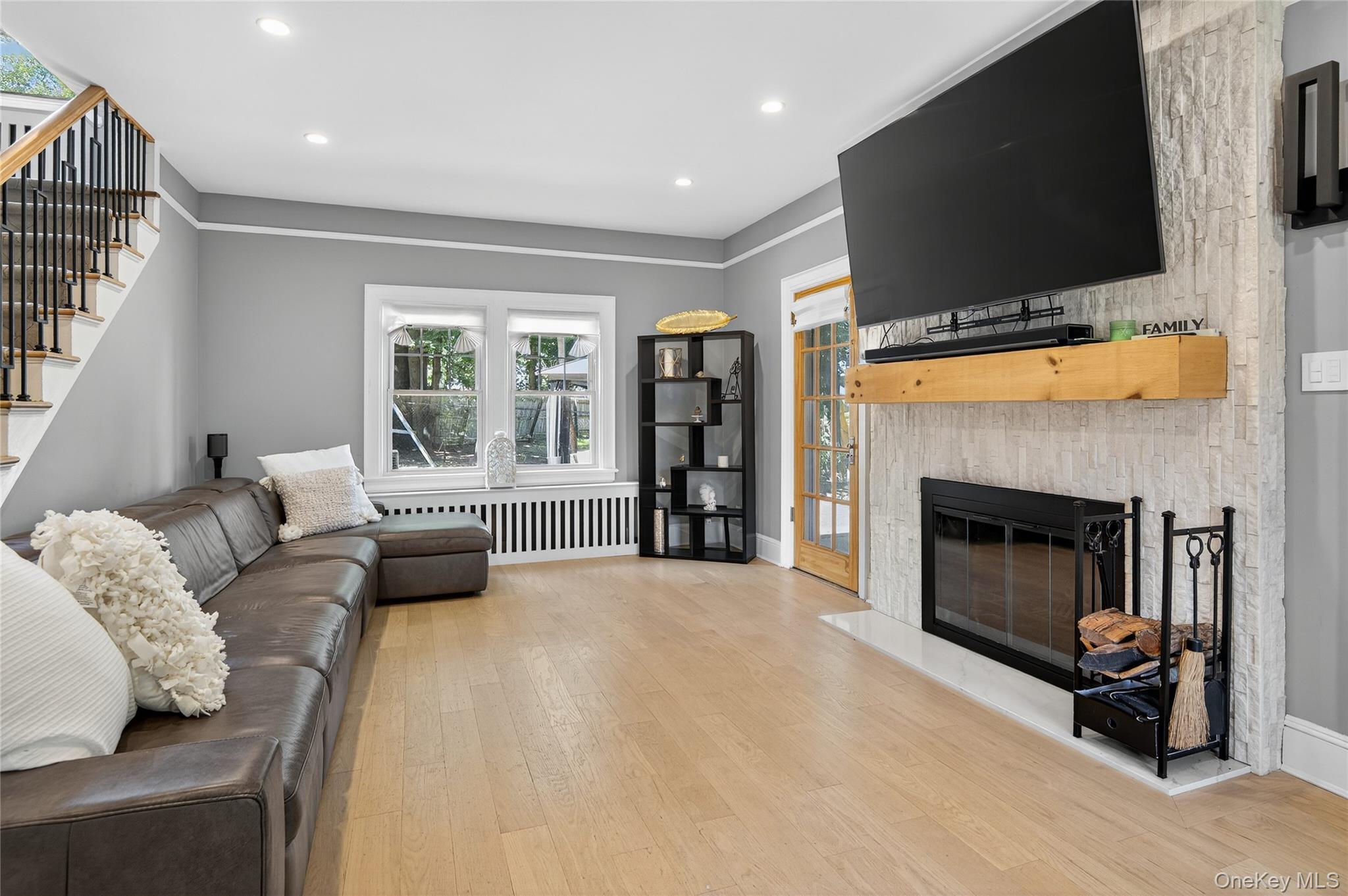 #4 photo, 20 Hendrick Avenue, Glen Cove , NY 11542