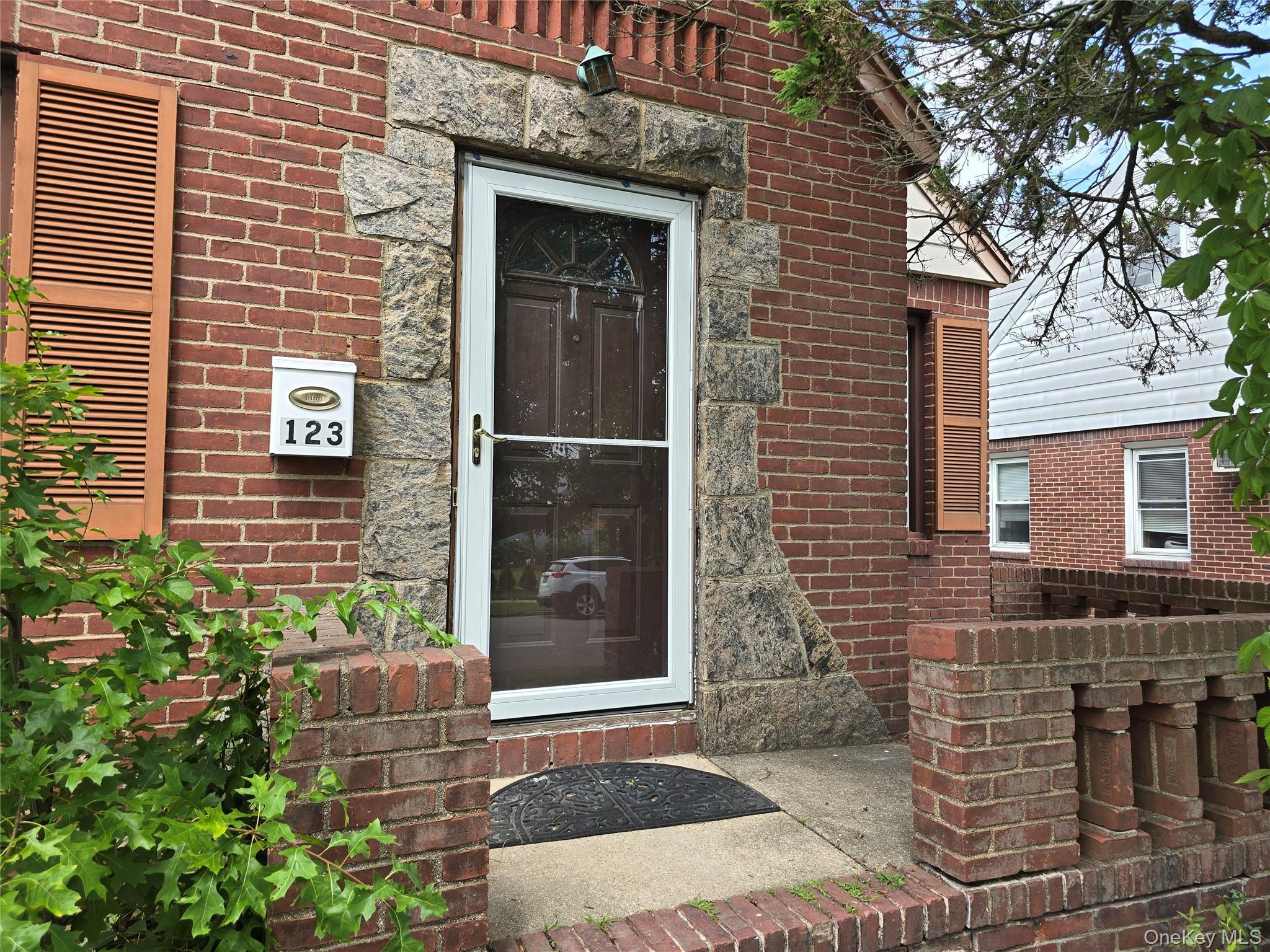 #3 photo, 123 Nugent Street, ナッソー郡 New Hyde Park , NY 11040