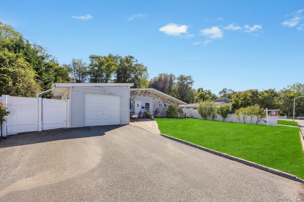 #3 photo, 42 Richmond Street, Islip , NY 11751