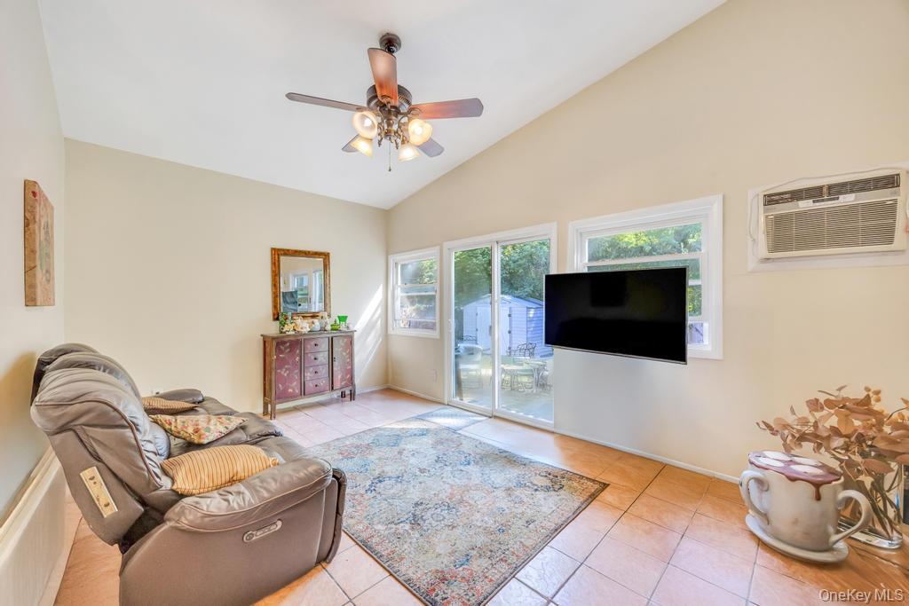 #9 photo, 42 Richmond Street, Islip , NY 11751