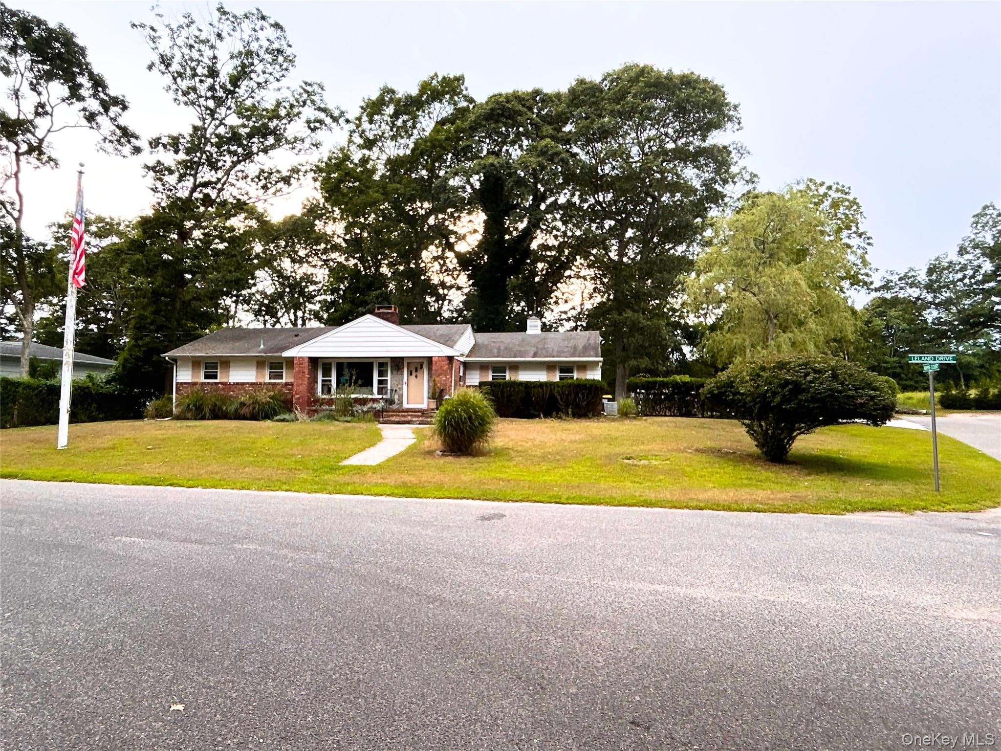 #1 photo, 5 Leland Drive, サフォーク郡 Westhampton , NY 11977